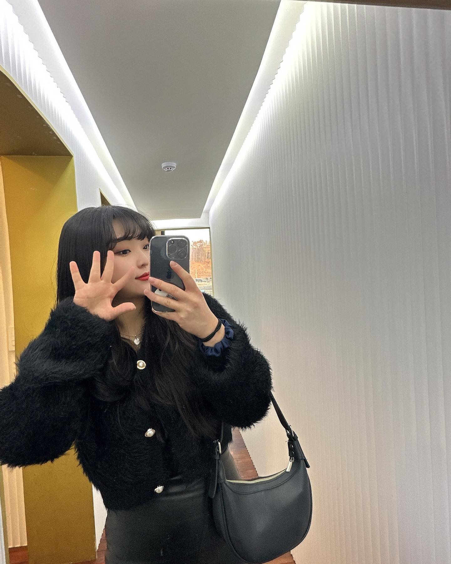 계절중에는 겨울을 제일 좋아하는 편,
이유는 겨울옷이 좋아서 ?
스트레스를 쉽게 받는 편,
생각이 쓸데없이 많아서 
지금은
어디든지 멀리멀리 여행 가고 싶다구요 
.
.
.
.
#인천#직장인#수요일#여행가고싶어#일상#여행#소통#맞팔#선팔#팔로우#좋아요