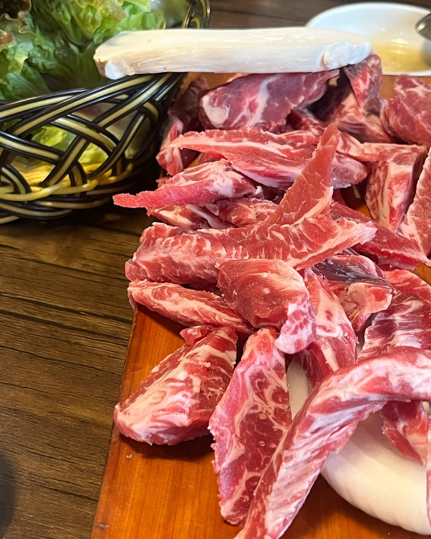오늘은 #점심회식 🥹
요기 진짜 #가성비맛집 🥰
#된장찌개 사진이 없는데 
진짜 맛있었어요!

1인분에 200g 
2만원인데 인당 배부르게 먹었어여!

#횡성생고기
경기 남양주시 별내면 청학로132번길 18

❤️