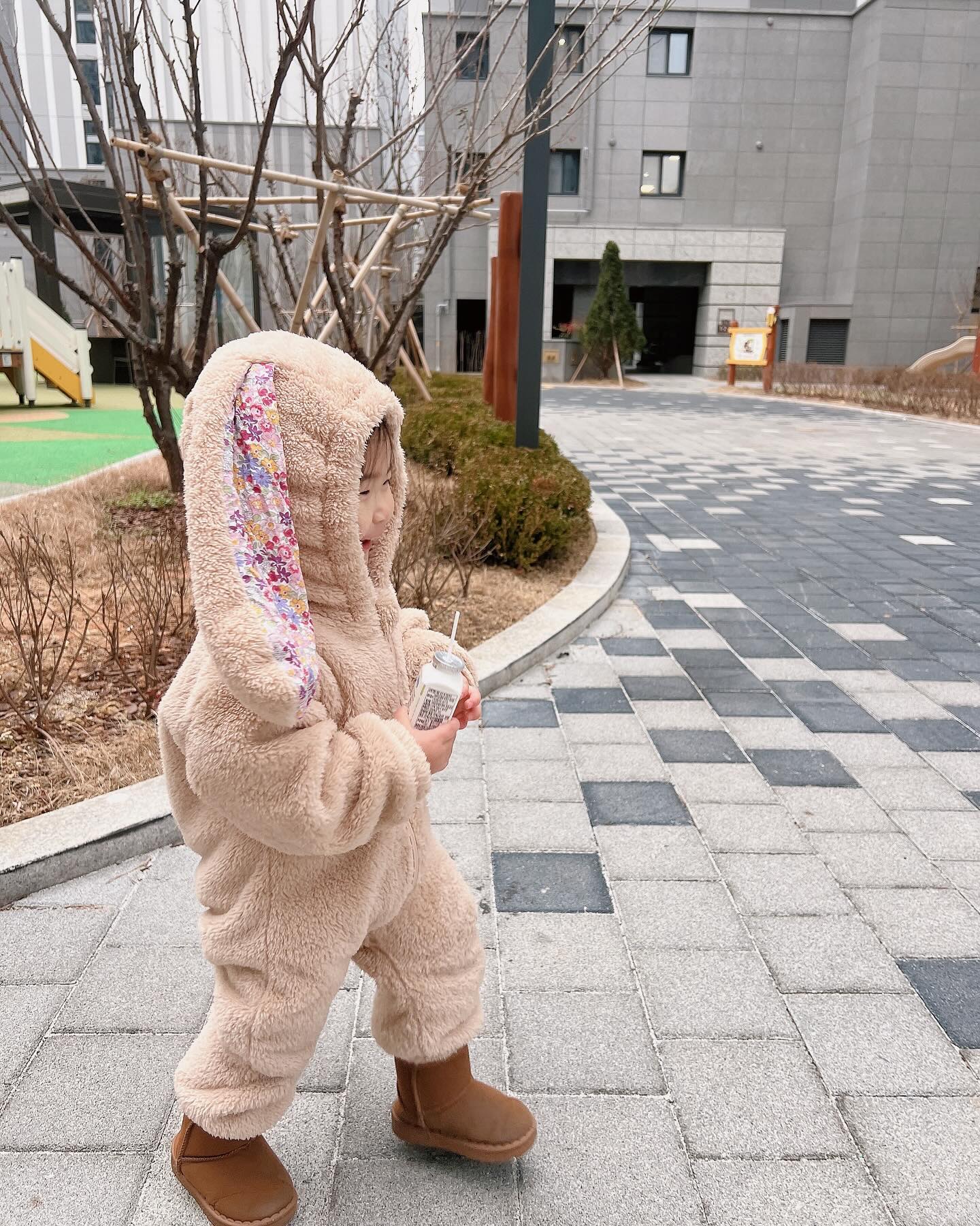 얼집 완벽적응해준 울 토끼씨🐰

너모너모 고맙고 사랑햇
하원할때 우유하나 들고가면 빵긋빵긋 웃어주규,,❣️
엄마가 반가워떤고 맞지?

친규들이랑 사이좋게 지내길 바래

#사랑해 
#한달동안이사한기분