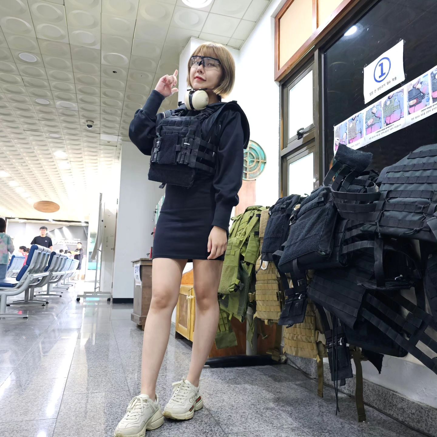 오랜만에 실탄사격👉 (아니 왜 내 폰은 총 이모지 없냐😾)
여튼 클레이 사격부터 권총,소총까지!
있는 총 전부 다 쏘고 와찌롱🫡
소총이 M4가 아닌게 아쉬웠지만.. 
화약냄새는 넘 좋그든여..❤️
.
.
.
#실탄사격 #사격 #경기도사격테마파크 #주말 #취미
