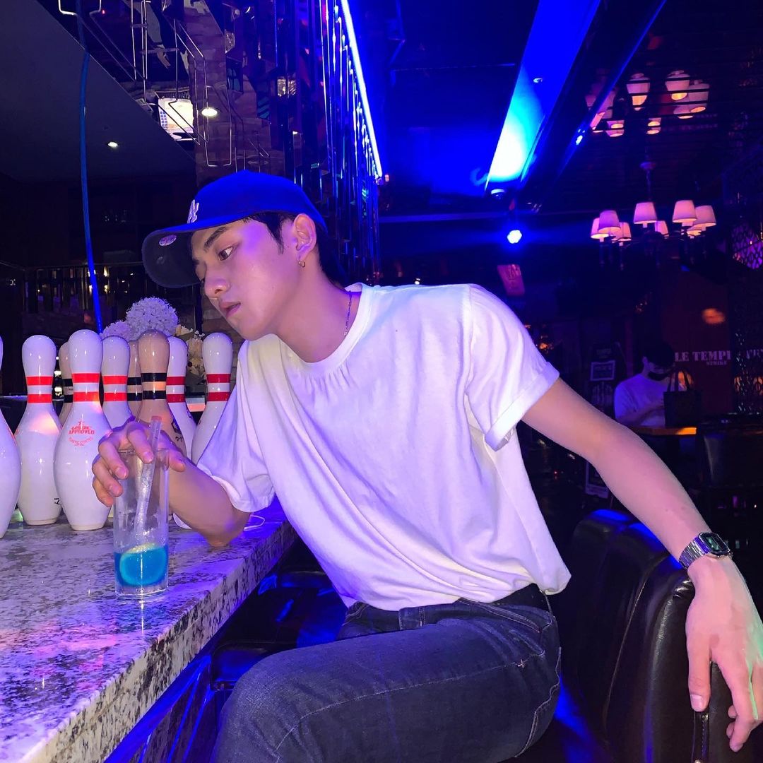 민 승 on Instagram: “#광고 강남역 10번출구에있는 템플스트라이크 볼링장에다녀왔어요! 입구에서부터 느껴지는 분위기가 다른볼링장들과 확실히 다른게 매우고급진 분위기가 느껴