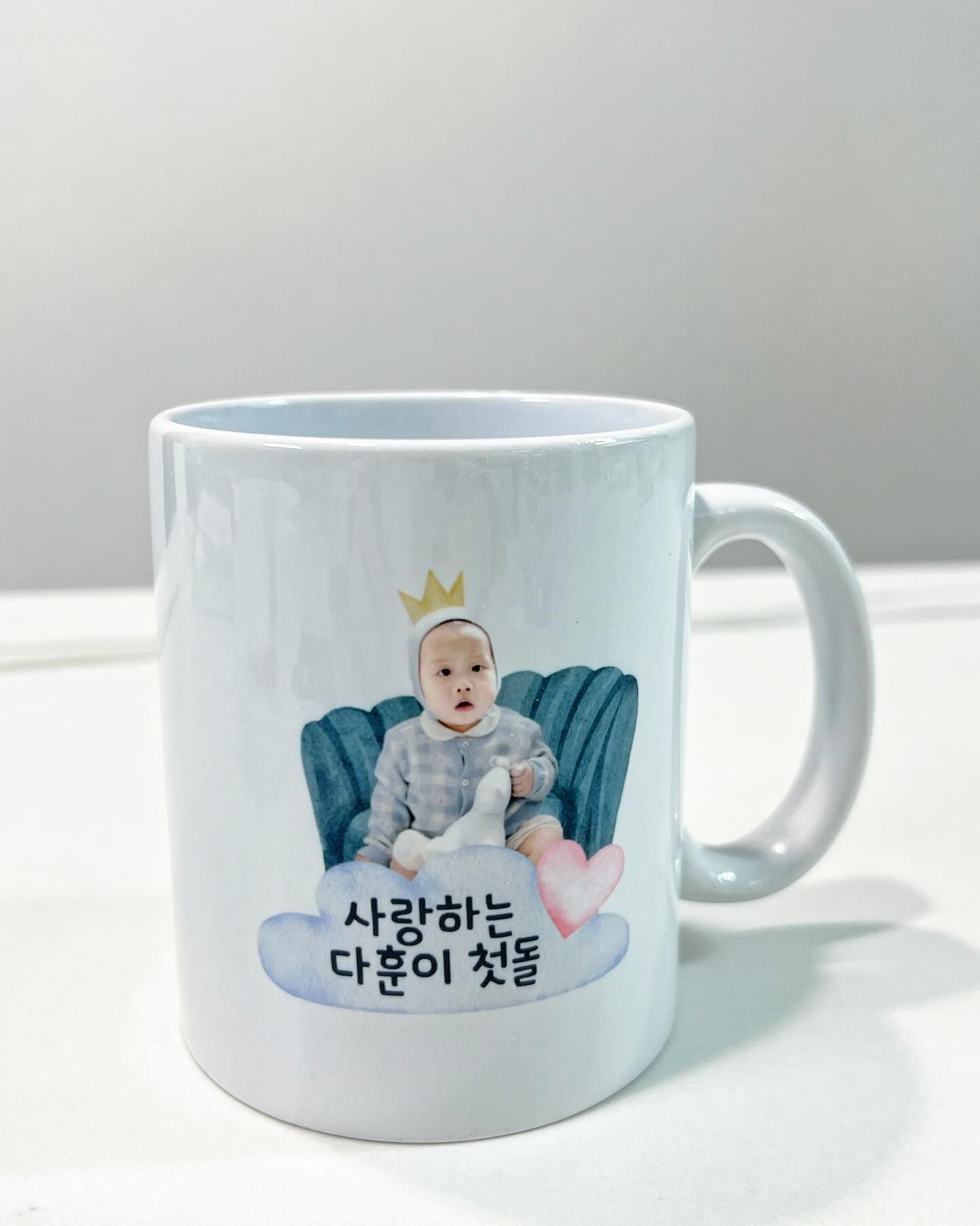 아기사진 굿즈제작 전문 #구쯔공방 

조카 돌잔치 컵을 선물했어요~🌸☕️
직접 찍은 사진으로 만들 수 있어요!
흔한 디자인이 아니라 , 넘 예쁜 디자인으로
대만족 하는 컵이에요!!
받는 사람도, 주는 사람도 행복해지는 선물☺️

https://smartstore.naver.com/goodssday

goodss_factory

#아기백일 #아기돌 #백일잔치 #돌스냅 #돌선물 #부모님선물 #아기선물 #아기출산선물 #출산선물 #임신선물 #머그컵제작 #사진머그컵 #소량머그컵주문제작 #굿즈 #아기굿즈 #머그컵인쇄