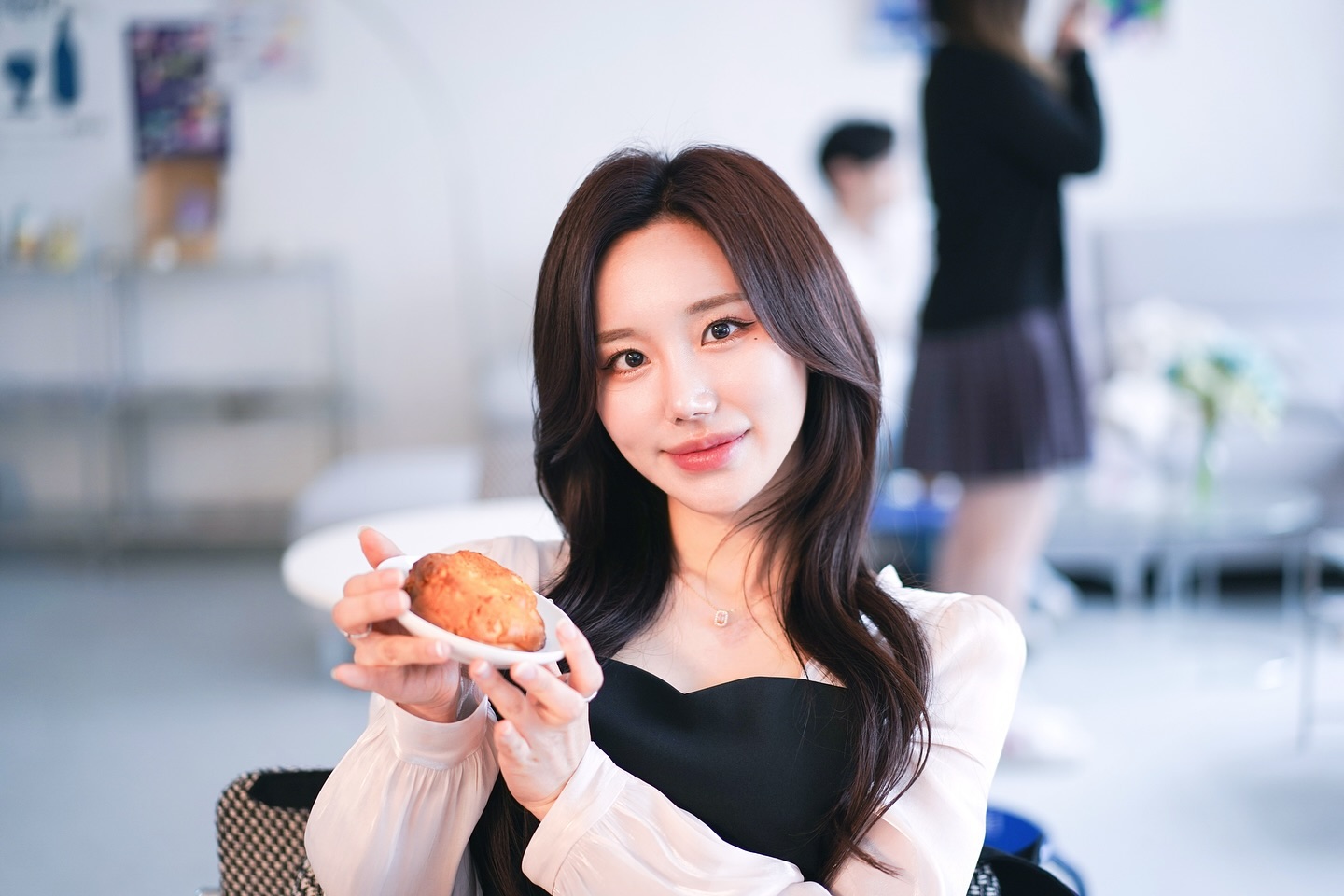 떠나는 길에 니가 내게 말했지
’너는 바라는 게 너무나 많아‘
아냐 내가 늘 바란 건 하나야
한개 뿐이야 더 꾸덕한 황치즈 푸딩