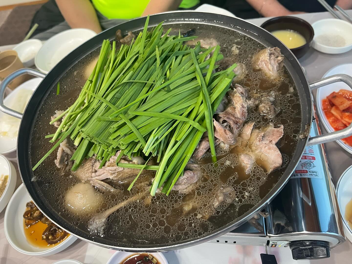 #언제나즐거운여행 #🤩 #마렵다마려워 #떠나고싶다❤️ 
#강원도 #고성 #통일전망대 #오션뷰 #🌊 #👍 #😍
#금강산콘도 #치킨맛집 #동명능이백숙 #능이백숙맛집 #막걸리맛집 
#먹방투어 #맛집로드 #또먹구싶다 #🍻