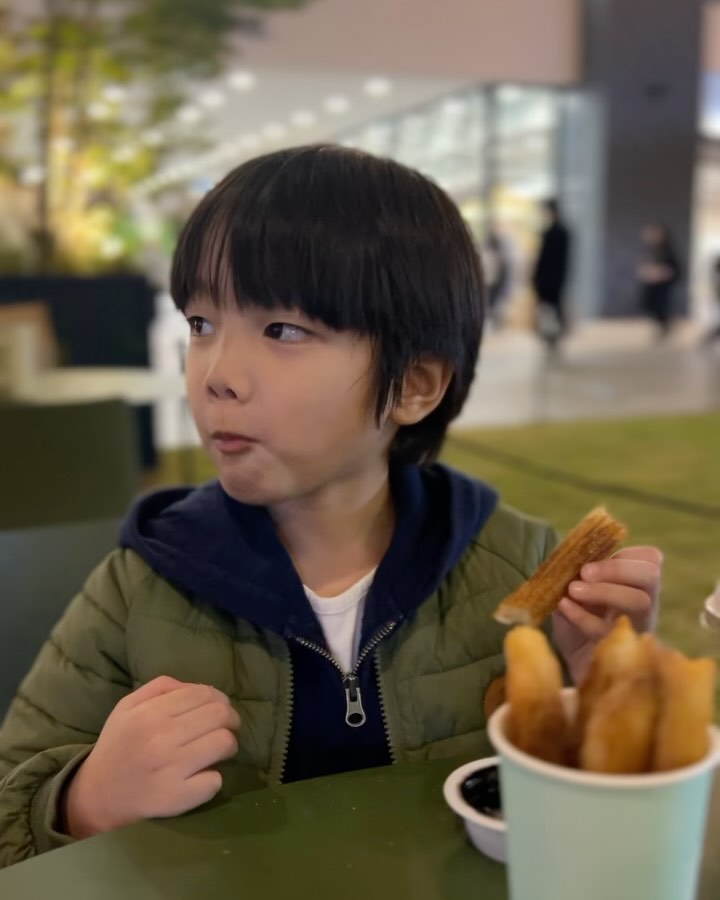 밥먹는데 한시간 ,,
간식은 5분컷,,