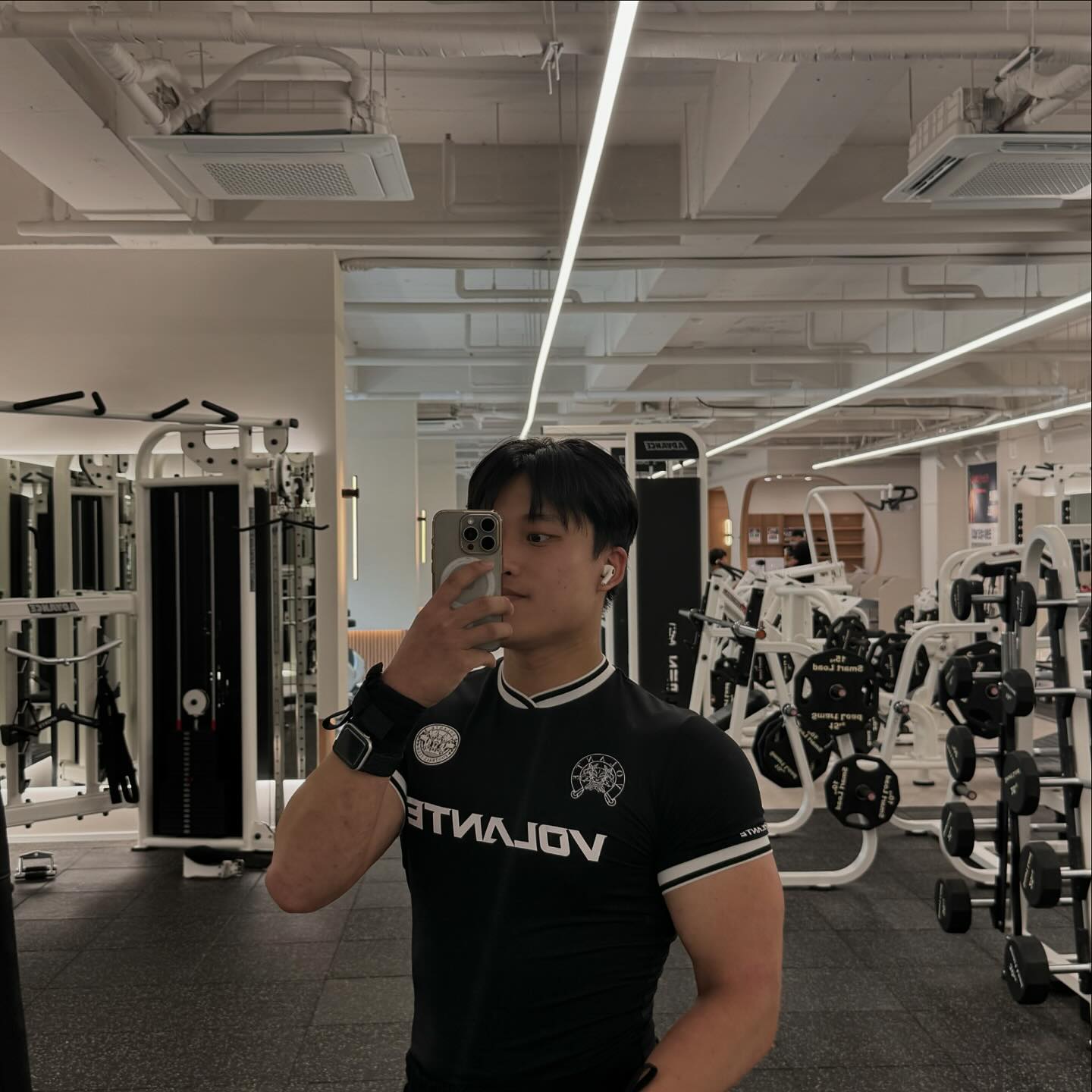 오늘은 가슴 삼두 완료🤜🏻

허리 스트레칭 20분 정도 하고 최대한 무리 안 가게 운동했습니다
끝나고 유산소는 필수...😭 

제 다이어트 식단은 아주 간단하게 먹고있습니다 
생닭이랑 와사비 같이 먹으면 맛있어요😺

다들 부상 조심하세요!! 

-
-
내일은 어디 할까 
-
-
-
-
#운동기록 #헬린이 #24 #휴학생 #운동하는대학생 #부상조심 #가슴 #삼두 #스트레칭 #필수 #간단한 #식단 #생닭 #운동소통해요 #운동소통 #환영합니다