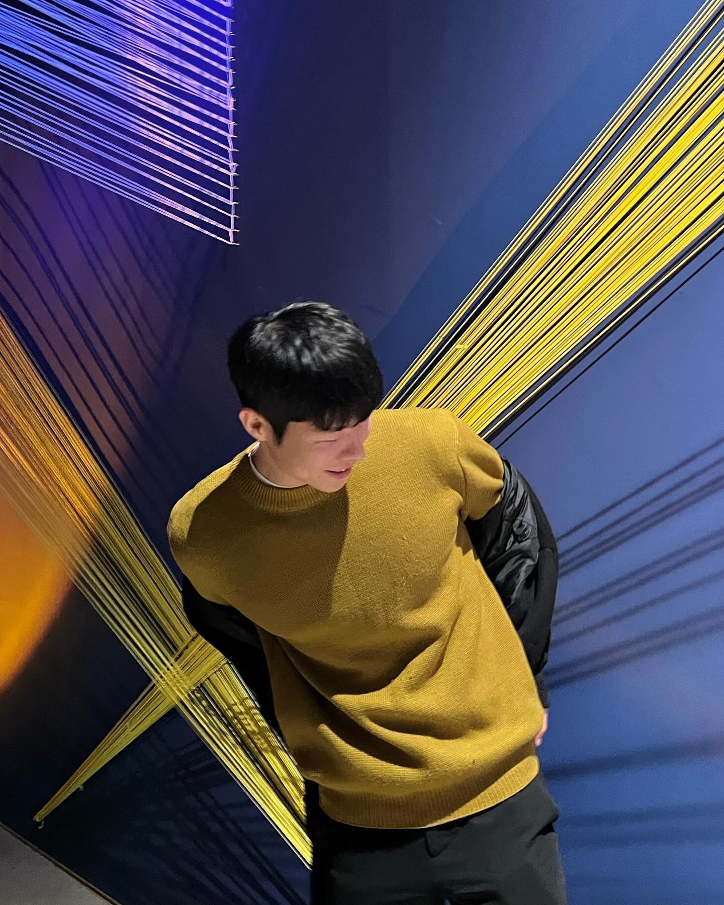K현대미술관 위대한개츠비👑

드레스코드가 블랙 앤 골드 🫡
골드 칼라 들어간 팬티는 있는데,
골드 템이 하나도 없는 슬픈 현실 😭

결국 올리브로 대처했다😉
(블랙 올리브 아닌게 어댜 😅😅😅)

왜 드레스코드가 블랙앤골드인지
알게 해준 위대한 개츠비 전시회 💛

전세계적으로 유명한 스테디셀러,
위대한 개츠비를 현대 사회와 접목.
고전 문학을 현대 예술로 재탄생시킨
명작 ’위대한 개츠비 展‘ 필수 방문 요망!

➕오프닝 DJ쇼
재밌는 전문MC진행
다양한 이벤트
다양한 포토존
먹거리 놀거리 등등
소문난 잔치에 먹을 것 많았다⁉️

VIP 오프닝 리셉션 초대해주셔서 감사합니다! 🙏🏻

#k현대미술관 #위대한개츠비 #드레스코드 #파티룩 #ootd