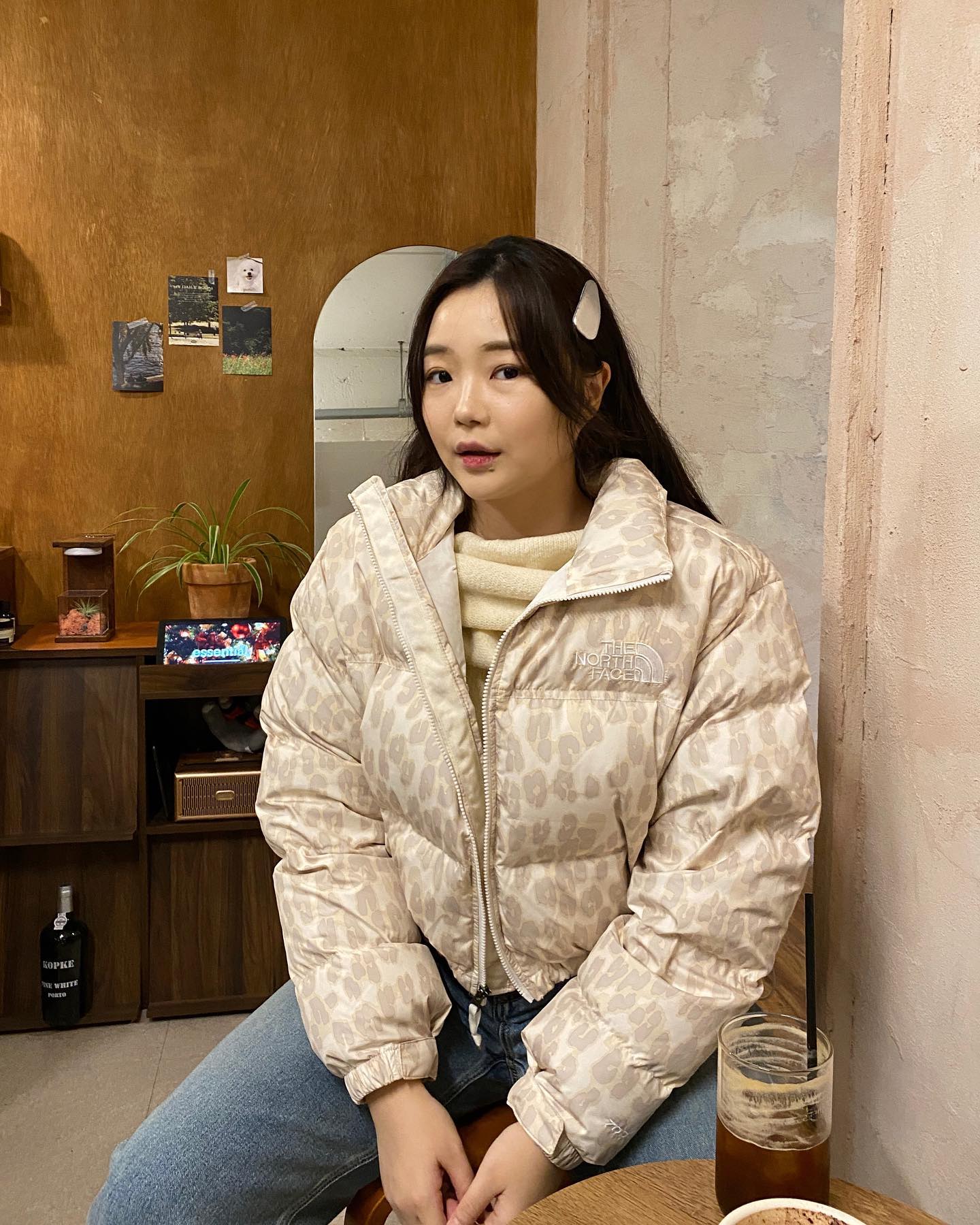 내가 좋아하는 눕시 🤍
최근에 구입한 파르티멘토 부클레 오프숄더와 
눕시 레오파드 조합 ❄️🫧
추운날은 역시 눕시가 짱😵‍💫😵‍💫

실버 똑딱핀 하나 구입해봤는데 마음에 들어버림☃️