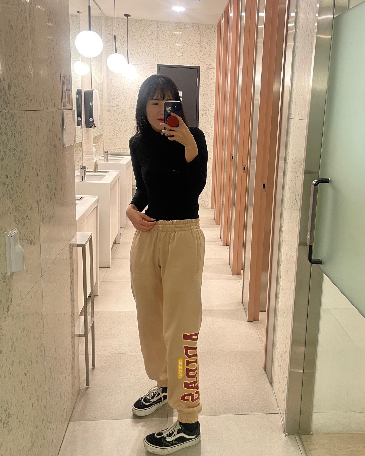 #따숩은 #기모바지 #NEW
#셀카 #셀피 #셀스타그램 #셀카그램 #selfie #전신샷 #스니커즈 #스니커 #sneakers #오오티디 #ootd #나이키 #아디다스 #nike #adidas #데일리룩 #맞팔환영