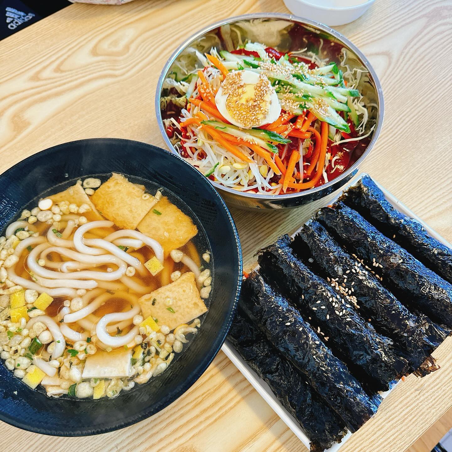 역시.. 언니넨 급이 다르지😙
청주엔 왜 이렇게 맛있는 꼬마김밥집이 없는거야🥲

#써니꼬마김밥본점 #써니꼬마김밥 #제주맛집 #제주도민맛집 #제주여행 #여행스타그램 #가족여행 #일상