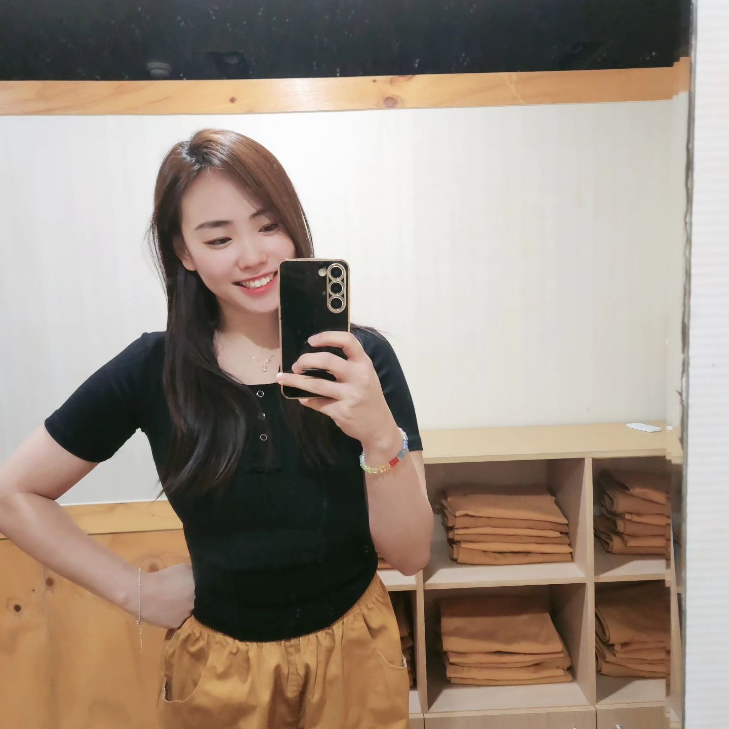 #협찬 우두둑 우두둑 시원하고 신기한 경험을 공유할게요🙊

비대칭 몸과 얼굴을 바로 잡아주는 
일반 마사지와는 다른 케어를 해주는 곳인데요-
강남 규인미체형 맞춤운동!

원장님이 이 자리에서만 25년을 운영하셨대요.
워낙 입소문으로 찾아오셔서 예약제로만 진행되는 곳인데
소개의 소개로 오시다보니
원장님이 30년째 금액을 안올리고 계시다고!ㅎㅎㅎ
진짜 최고죠!!👍

일반 마사지는 많이 받아봤지만, 체형교정은 처음이었는데요-

그래도 저는 평소 몸관리를 잘하는 것 같다고,
피부톤도 좋고, 운동을 좋아하는게 보인다고 하시면서도-

제 한쪽 어깨가 올라가서, 가방을 한쪽으로만 매는 것
평소에 다리 꼬고 앉는 것,
고관절이 유연하지 못한 것까지 다 체크하시면서
그 부분 근육의 이름과 쓰임새까지 설명을 꼼꼼하게 해주셨어요.

특히 얼굴!💆‍♀️
계속 비포 에프터를 손으로 만져보고, 거울로 확인을 해가면서
몇번이고 진행을 해주시는 부분이 너무 마음에 들었어요.

원장님손이 꾹꾹 닿고 나면 달라지는 라인!

그리고 제가 저도 모르게 입을 벌릴 때 한쪽으로 비대칭으로
벌리면서 턱이 걸리는 때가 있더라구요!

그것도 몇번이고 아! 아! 아!!ㅋㅋㅋㅋㅋㅋㅋㅋ
입 벌리는 훈련?ㅋㅋㅋ을 해주신 부드러운 카리스마의 원장님ㅋㅋㅋㅋ

아침에 일어나서 하면 좋은 스트레칭까지 전수해주시면서
정말로 방문해주는 고객들의 달라지는 결과를 신경쓰시는게
보였어요!

그냥 마사지로 체형이 바뀌는걸 보기가 어렵다면
비대칭 교정 받아보시는걸 강추드리옵니다😀

📌찾아가실 분들을 위해 주소도 남길게요!!
서울 강남구 대치동 889-72 메디컬빌딩 3층

#규인미체형맞춤운동 #강남안면비대칭 #강남턱교정 #강남턱관절 #역삼동마사지 #삼성동마사지 #선릉마사지 #대치동마사지 #도곡동마사지 #강남골반교정 #강남얼굴비대칭 #강남얼굴축소 #강남척추교정 #강남체형교정