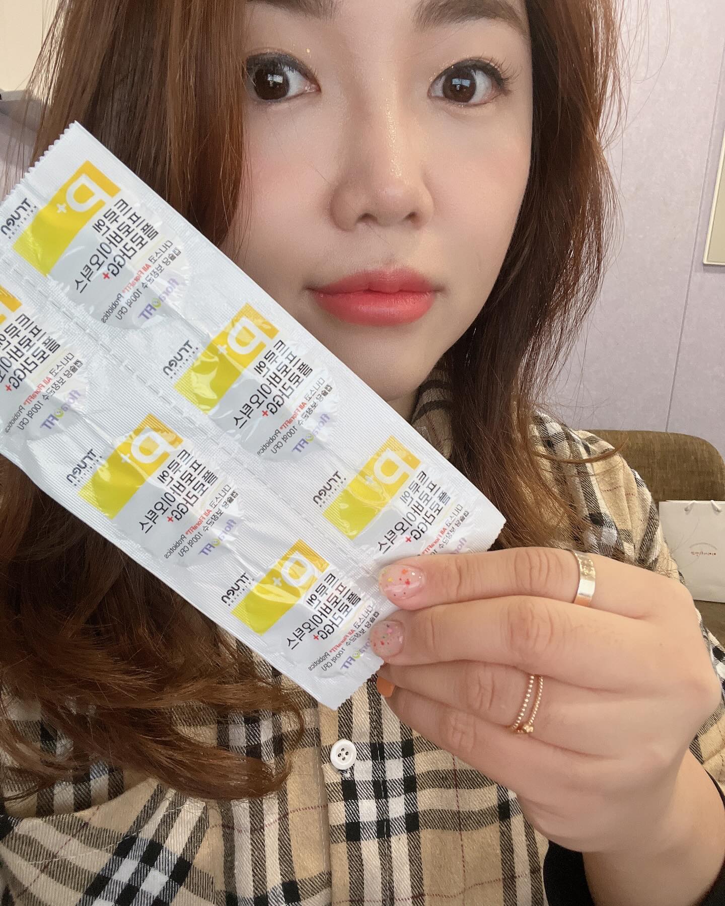 #트루엔 #트루엔서포터즈 #트루엔유산균 #유산균추천 #트루엔유산균추천 #프로바이오틱스 #트루엔프로바이오틱스플로라GG플러스 

truen_nutrition_korea 

트루엔 프로바이오틱스 플로라GG 플러스 섭취 한달차! 유산균 때문인지 장건강이 더 좋게 개선된것 같음. 
✔️건강전문가와 현직약사의 노하우 + 프리미엄 원재료로 만들어진 트루엔 유산균. 
✔️기존에는 다니스코 플로라핏 균주8종만 있었다면 리뉴얼된 유산균은 플로라핏과 호와루 균주10종을더해서 만드셨음! 
✔️1일 1회 물만있으면 간편하게 섭취가 가능하고 식물성 캡슐이라 채식을 드시는 분들에게도 추천! 
⭐️장건강 개선을 원하시는 분, 민감한 장때문에 고생이신분, 더나은 생활을 위해 유산균 섭취 생활화해보세요 👏🙏