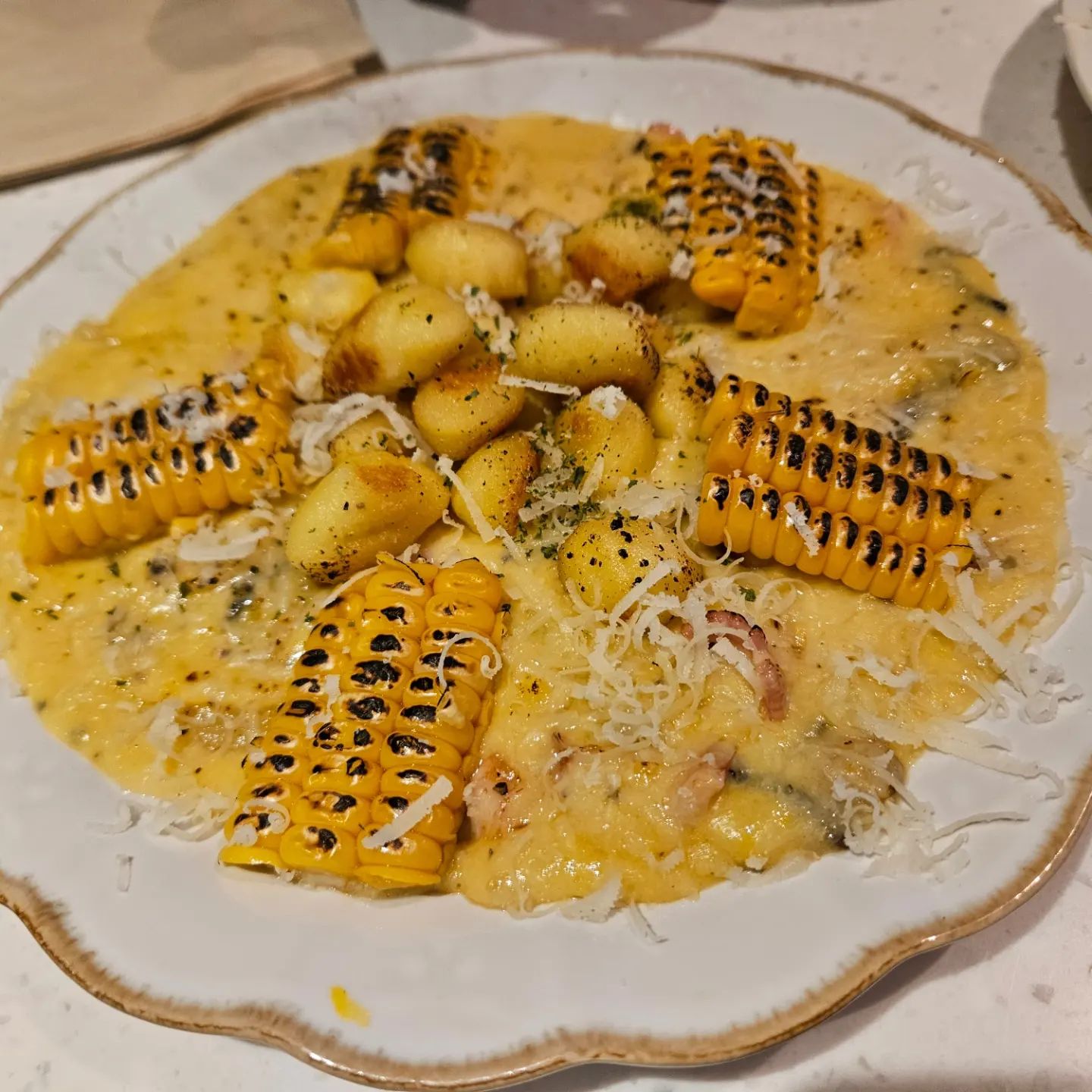 #옥수수뇨끼 #다락로제 #로제파스타 #뇨끼 #을지다락 #을지로파스타 #먹스타그램 #맛스타그램 #먹스타 #맛스타

와우 점심시간 지나서 가도 사람이 가득🌟🌟🌟