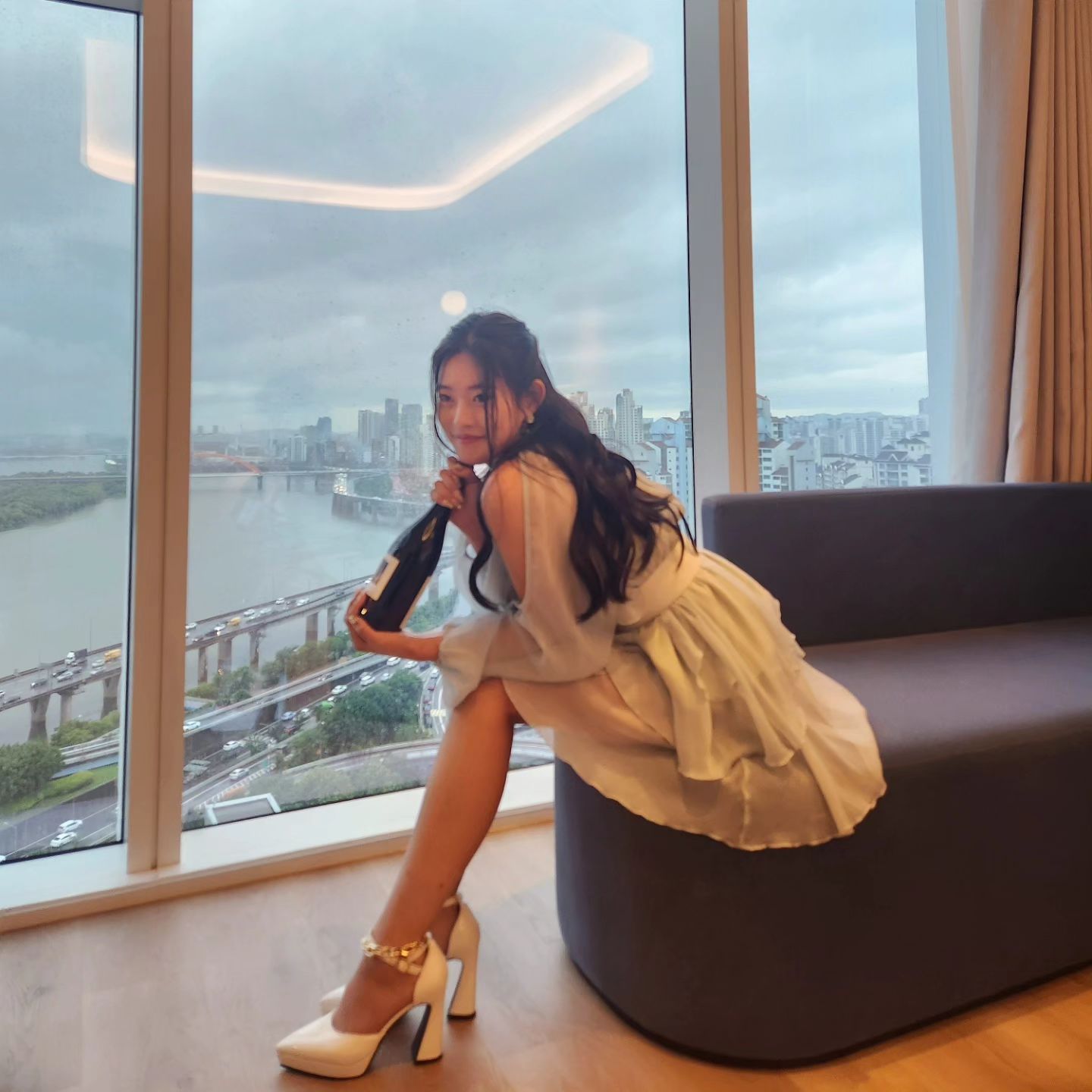 🫡🫡🩵🩵

와인 같이 마셔요 :)

#photography#photooftheday#selfie#fashion#outfitoftheday#outfitlove#blogger#dailylook#패션#패션블로그#패션계정소통
#nail
