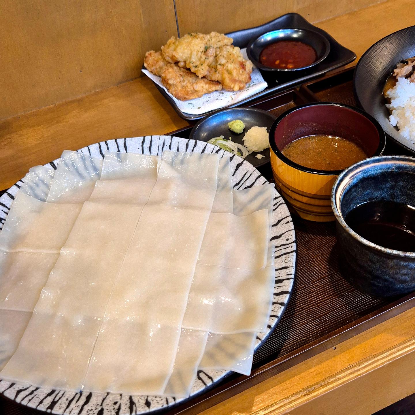 🥢🥢[코코나야]🥢🥢
🍏전동 사누끼 우동, 납작우동 전문점
🍏위치:서울 서초구 강남대로 545-21 1층
🍏메뉴
*납작우동 (12,000)✨️
*코코카레라이스 (9,000)
*토리텐(5p) (5,500)

총평:★★★★★
(납작우동이란 다른 차원의 우동맛이다!)

[이용 시간]
11:00 ~21:00 >영업시간
(매주 일요일 휴무)
🚘 주차가능

🍏납작우동이 한정판매라서 조마조마했는데, 다행이 먹을수 있었다! 생각보다 부드럽고 쫄깃함도 매력적! 소스도 두가지가 나와서 자유롭게 먹을수 있어서 추천!

🍏자리가 꽤 넓고, 직원분이 엄청 친절하셨읍!가격도 직장인들에게 가성비 괜찮은듯!

🍏튀김의 소스는 꽤 매콤해서 카레와 함께 먹기에 좋았다!

 #협찬 #논현역맛집 #논현역우동 #논현역소바 #논현역카레 #논현맛집 #논현우동 #논현소바 #논현카레 #반포동맛집 #반포동우동 #반포동카레 #신사역카레 #신사역우동 #신사역맛집 #코코나야