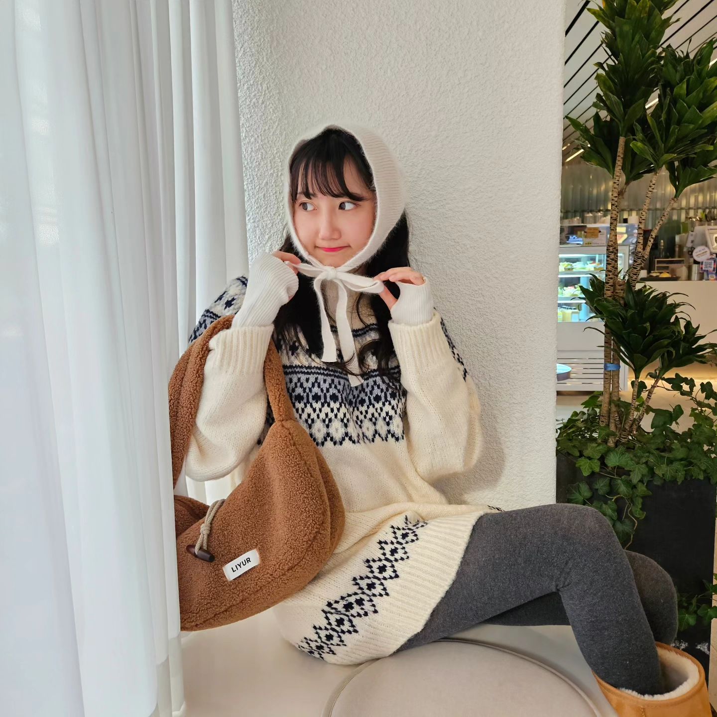 #협찬
뽀글이 가방👜🤎

실물이 진짜진짜 이쁜데
사진에 안담겨 슬픕니다🥲
liyur_official

겨울엔 요로코롬 따뜻한 녀석과 🐥

 #리유르 #liyur #테디&퍼피호보백 #호보백
