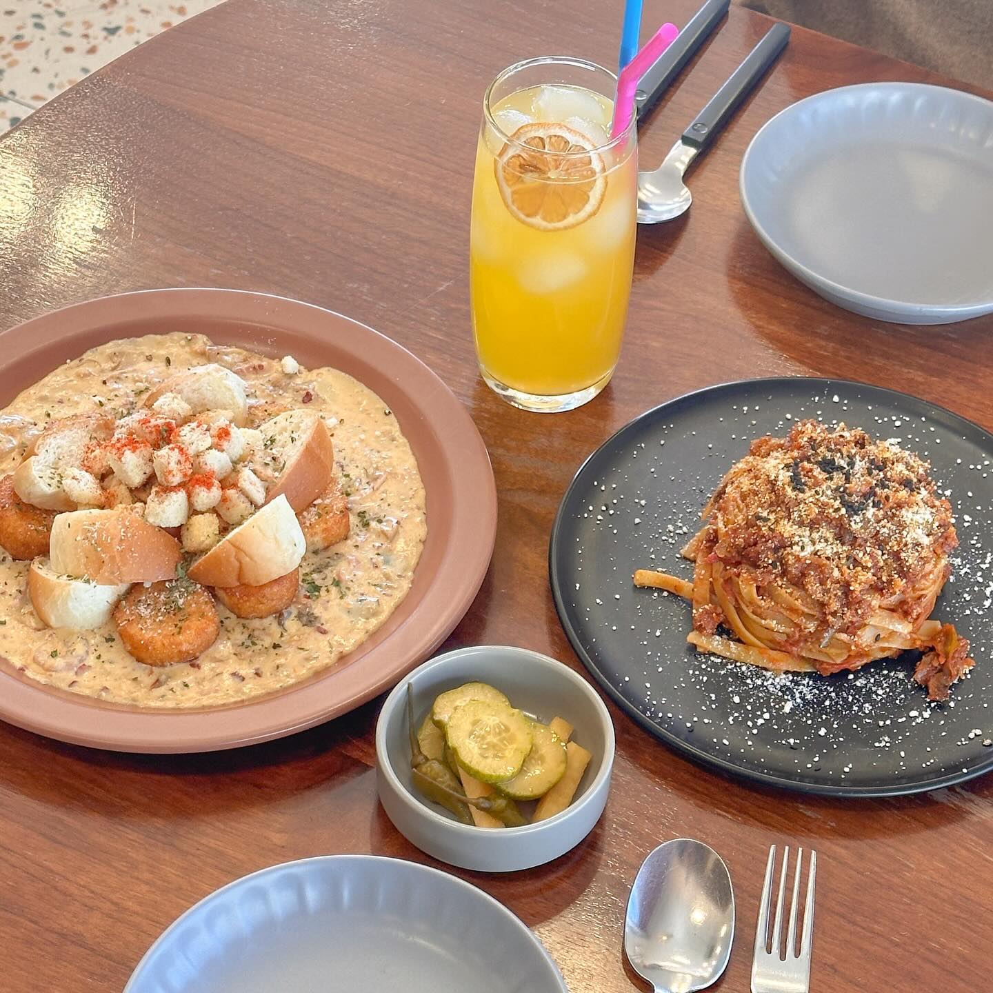 #협찬 #카넬로
───────────────────────
진짜 세상 맛집이 여기 있었네,,, 🤍
우유 들어가는 크림 싫어하는 사람도 잘 먹고
우유 좋아하고 크림 좋아하는 사람도 잘 먹는
세상 존맛탱 #크림리조또 #크림파스타 #크림뇨끼 맛집
여기서 #뇨끼 안 먹어 본 사람이랑은 뇨끼 논쟁 안해요

️ 자세한 후기는 블로그 참고해주세요 ❤️
💁🏻‍♀️ 프로필 링크 타고 블로그 접속
🔍 ‘카넬로‘ 검색하면 후기 볼 수 있어요.
🚫 사진 무단 사용을 금합니다.
🚨 발견 시 사이버 신고 들어갑니다.
.
.
#창원맛집 #창원뇨끼 #창원파스타 #창원리조또