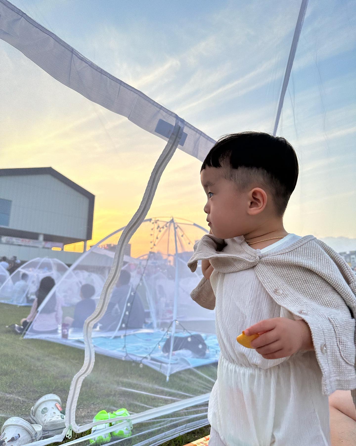 산동 채비on페스티벌🌟

아파트 뒤 공원 행사라 별 생각없이
유모차 끌고 기대없이 다녀왔는데 
가길 잘했땅!
모기장텐트도 생기고
이거 챙겨들고 놀러다녀야겠다 ㅋㅋㅋ
#모기장텐트부자 

최이주니 무대보며 계속 우-와 우-와 
ㅋㅋㅋ앞으로 많이 델꼬 다녀줄께~

#구미 #산동청소년문화의집 #채비온뮤직페스티벌 #모기장텐트 #원터치텐트 #구미맘