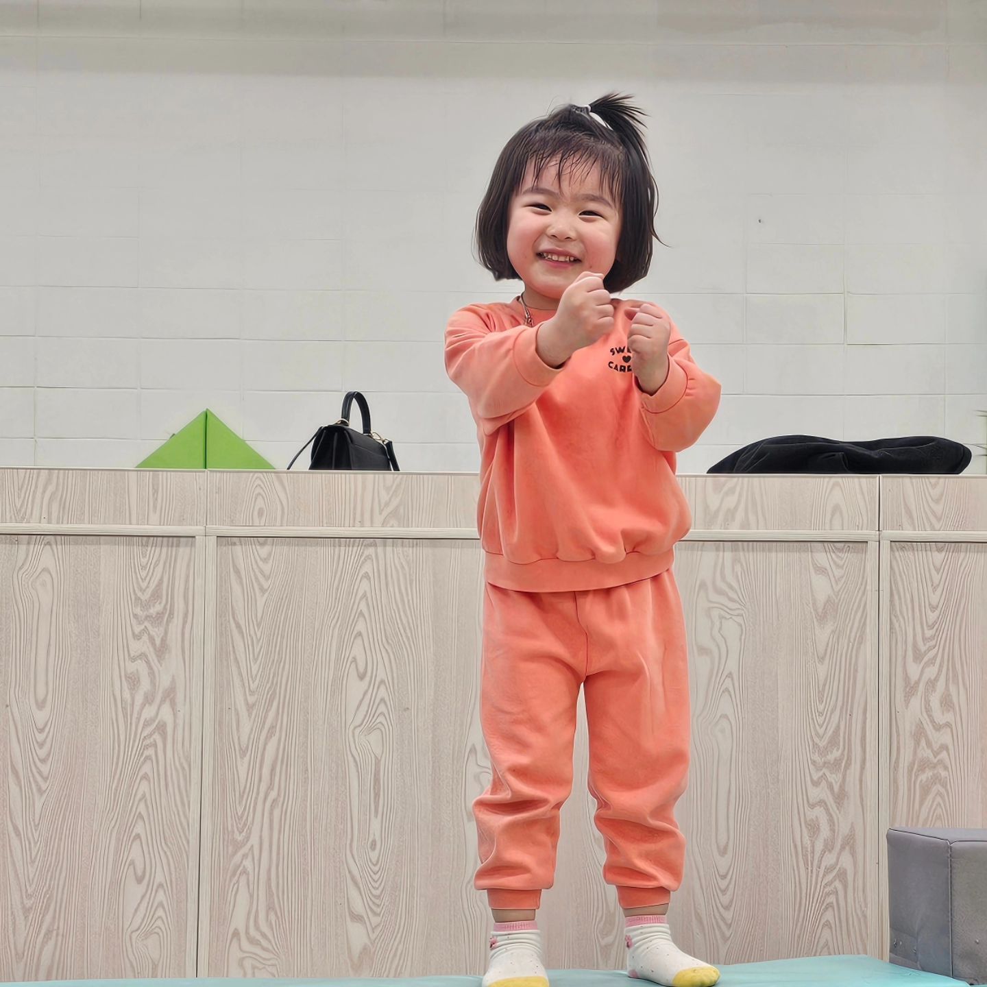 ♥ han ha rang ♥ + 1233
뛰어!!!!
.
.
.
#쥐띠맘 #쥐띠아기🐭 #쥐띠맘소통 #20년생 #20년생아기 #쥐띠아기 #애개육아 #애개육아맘 #강아지랑아기🐶👶 #하랑 #한하랑👼🏻 #하랑하랑해👼🏻 #보스턴테리어 #쥐띠딸 #딸랑구💕 #딸스타그램 #아기스타그램 #애기스타그램 #선팔하면맞팔 #육아스타그램 #육아일상 #육아소통 #육아일기 #육아소통맞팔