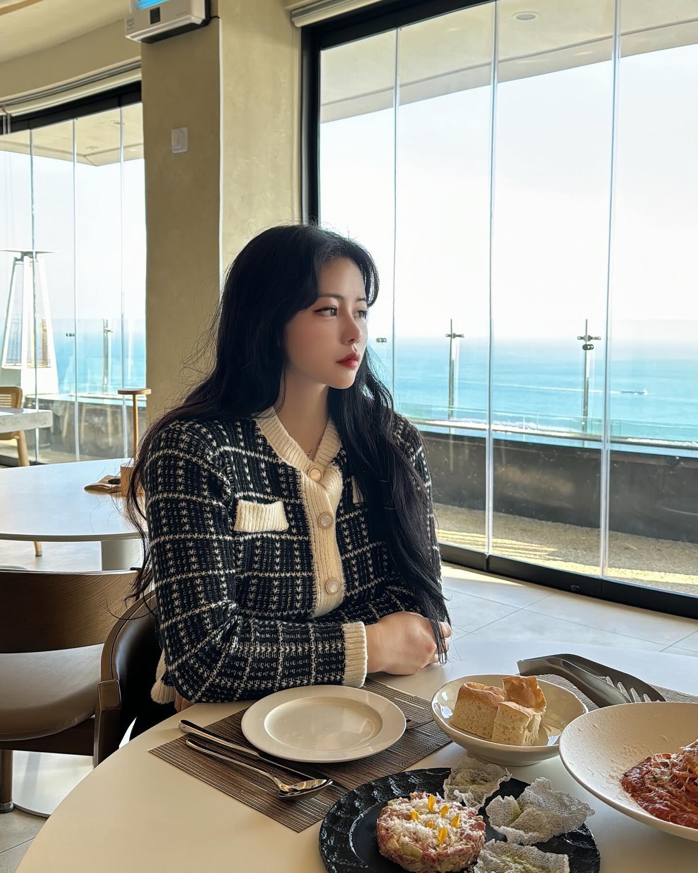 통창으로 바다를 보면서 
맛있는 음식까지 먹을 수 있는
분위기 좋은 해운대 달맞이길 레스토랑 블렌디🌊💙

안그래도 맛있는데
바다보면서 먹으니까 더 맛있는 느낌☺️

#블렌디#해운대맛집#해운대레스토랑