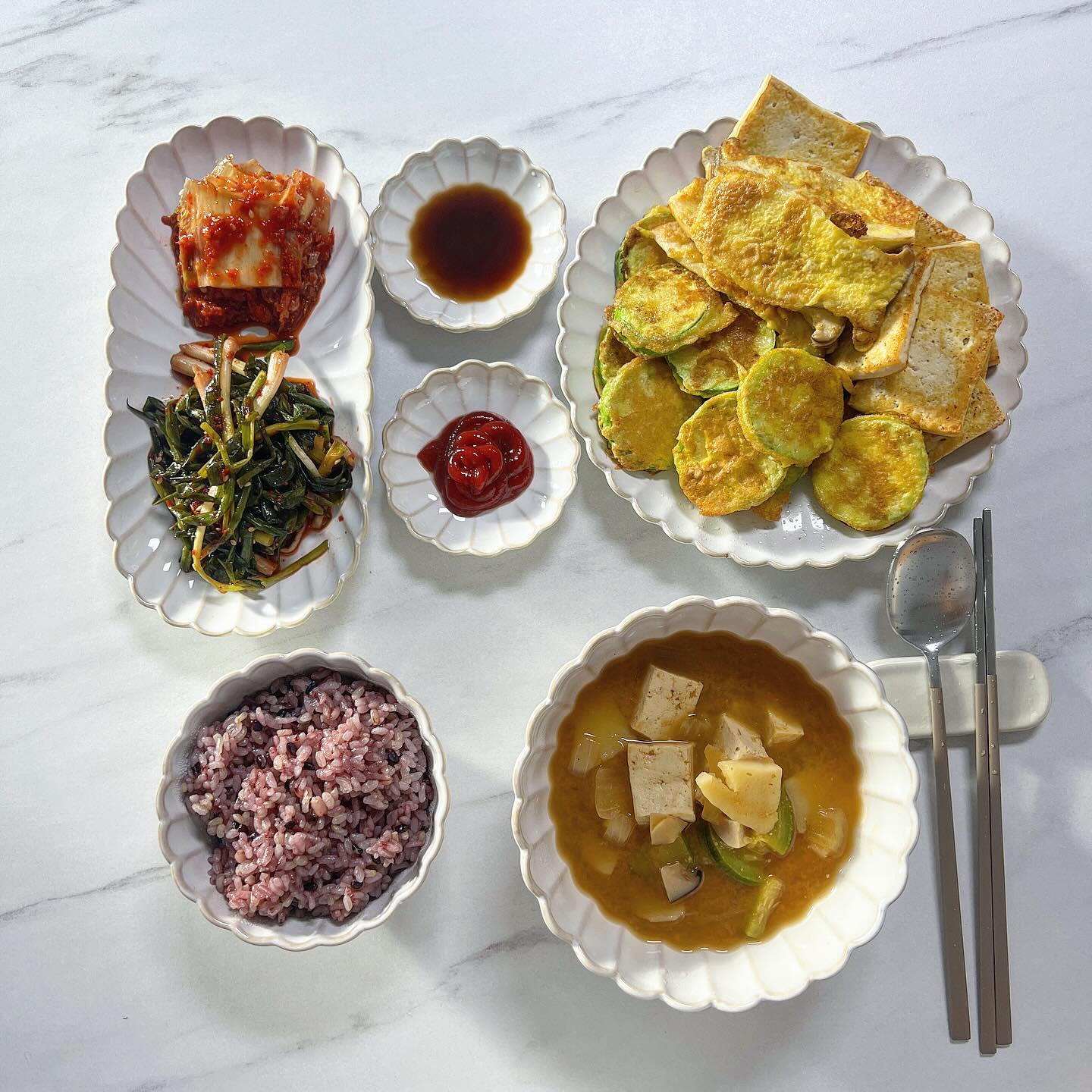 나는 된장찌개에 밥먹으려고 했는데
어쩌다보니 전이 3가지나…😅

된장찌개는 몇일 먹어얄거 같지만 
그래도 맛있으면 됐지 ㅋㅋ

오랜만에 #쑤기쿠킹