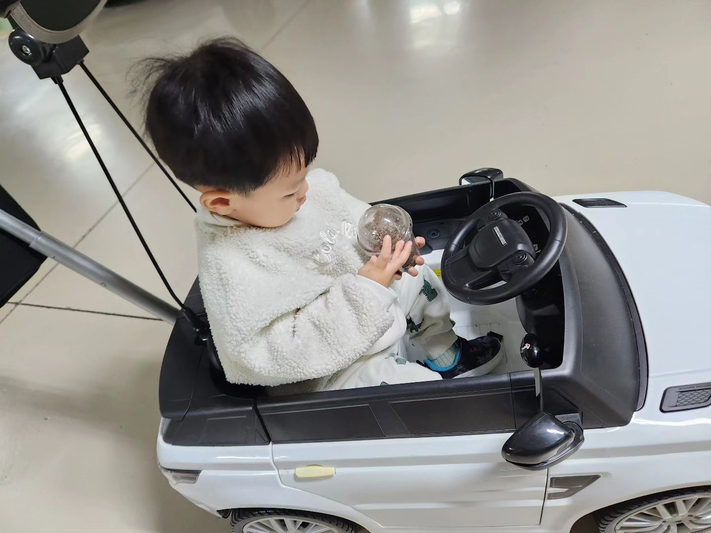 #승찬이
#하원길
#다육식물
.
오늘 어린이집에서 다육식물 심기했다고
이쁜 다육이를 가져오는데 오는내내
흔들흔들.. 우짜이쓰까이..