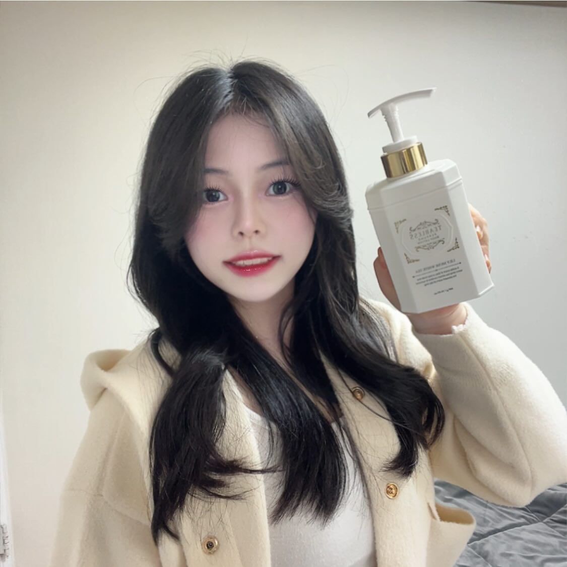 #티블레스 #제품제공 #협찬

요즘 날씨가 추워서 피부가 건조해져가지구우 바디로션이 필수인데용!!

구래서 제가 사용해보고 소개해드릴 제품은 차의 유효성분과 차의 향기를 그대로 담은 스킨케어 브랜드 티블레스바디로션이에요😊 

제가 사용한 향은 릴리머스크 화이트티입니다!!
향은 일단 샌달우드+머스크 향 이라 생각하시면 돼요🩷
향이 너무 좋았고오 향기 지속력도 짱짱!!
또 좋았던거는 보습력이 뛰어났어요~
그래서 샤워 끝나고 무조건 티블레스 바디로션를 꼭 필수로 빌라줍니답니다!!
발림성도 좋고 보습력은 물론 향지속력까지 완벽👍🏻

#티블레스 #로션 #바디로션 #바디로션추천 #향좋은바디로션 #향좋은바디로션추천
#퍼퓸바디로션#퍼퓸바디로션추천 #향좋은핸드로션 #클린뷰티 #비건로션 #저자극바디로션
#머스크향  #비누향 #집들이선물 #선물추천 #생일선물추천 #카카오선물하기 #카카오선물하기추천