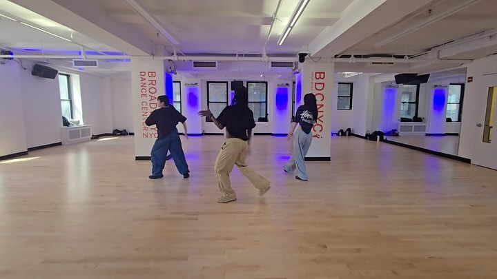 Thank you for choosing me. I think it will be a good memory in New York ❤️
🧠 b0seff
#nyc #newyork #broadwaydancecenter #broadway #ny #newyorkcity #dance #chreographer #chreography