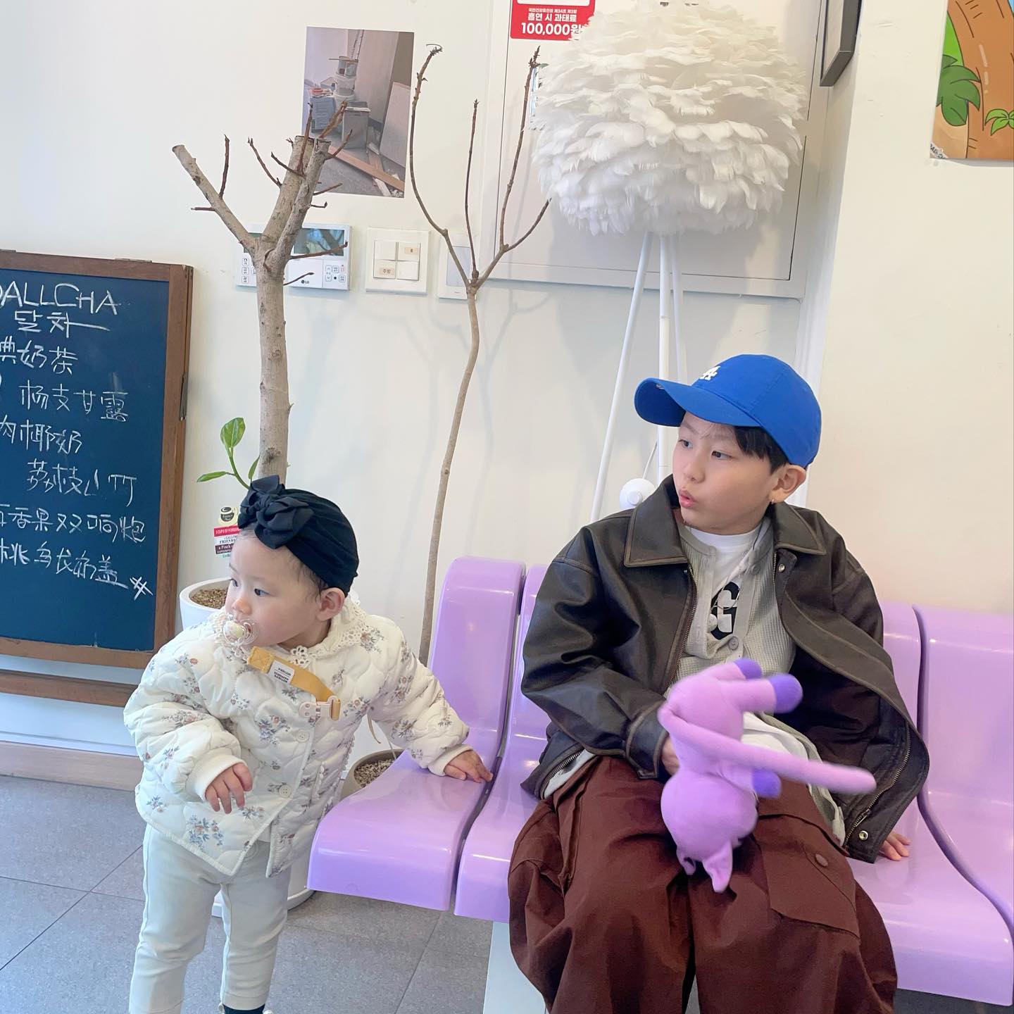 양꼬치가 땡기는 날 
제대로 된 양꼬치집가서 폭풍흡입했대요 ㅋㅋㅋ

진짜 맛집은 역시👍👍👍
.
.
.
.
.
.
.
.
.
.
.
#셋째임신 #먹부림 #주말 
#남매샷  #남매스타그램  #남매맘 #육아맘일상  #도치맘  #일상  #육아스타그램 #선팔맞팔  #소통   #오오티디      #좋반사  #daily   #셀스타그램 #ootd  #데일리  #얼스타그램   #좋아요반사   #좋아요테러   #좋튀      #아들스타그램   #streetstyle  #좋반환영  #fff #f4f  #셀피  #좋반사 #followforfollowback