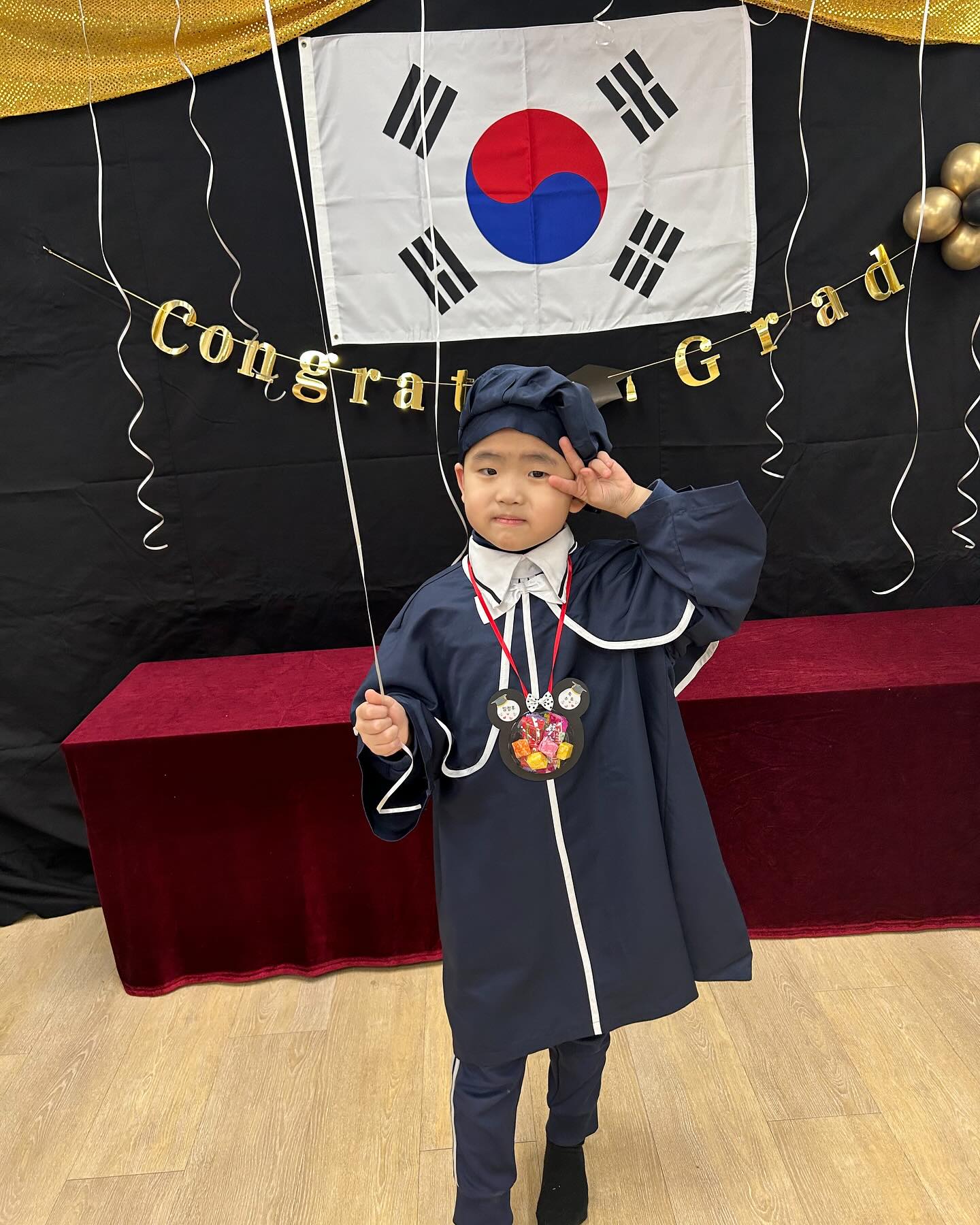 졸업식 사진은 찍었다...❤️

#졸업식#7살#아들#귀요미#브이#✌️