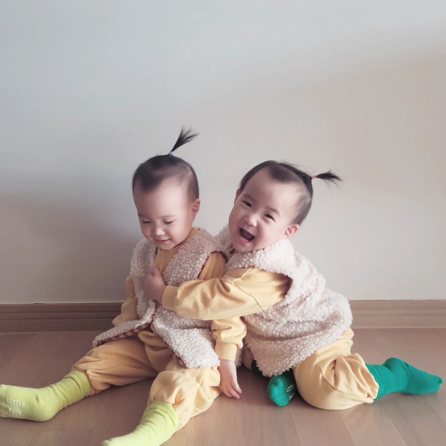 오늘도 너무 사랑스러운 너희🤭

엄마가 너희를 위해
무엇을 더 해줄 수 있을까❤️

#매일매일#사랑스러운#아둥이
#엄마는#너희를#껴안고
#사랑해#말하는순간이#너무행복해
