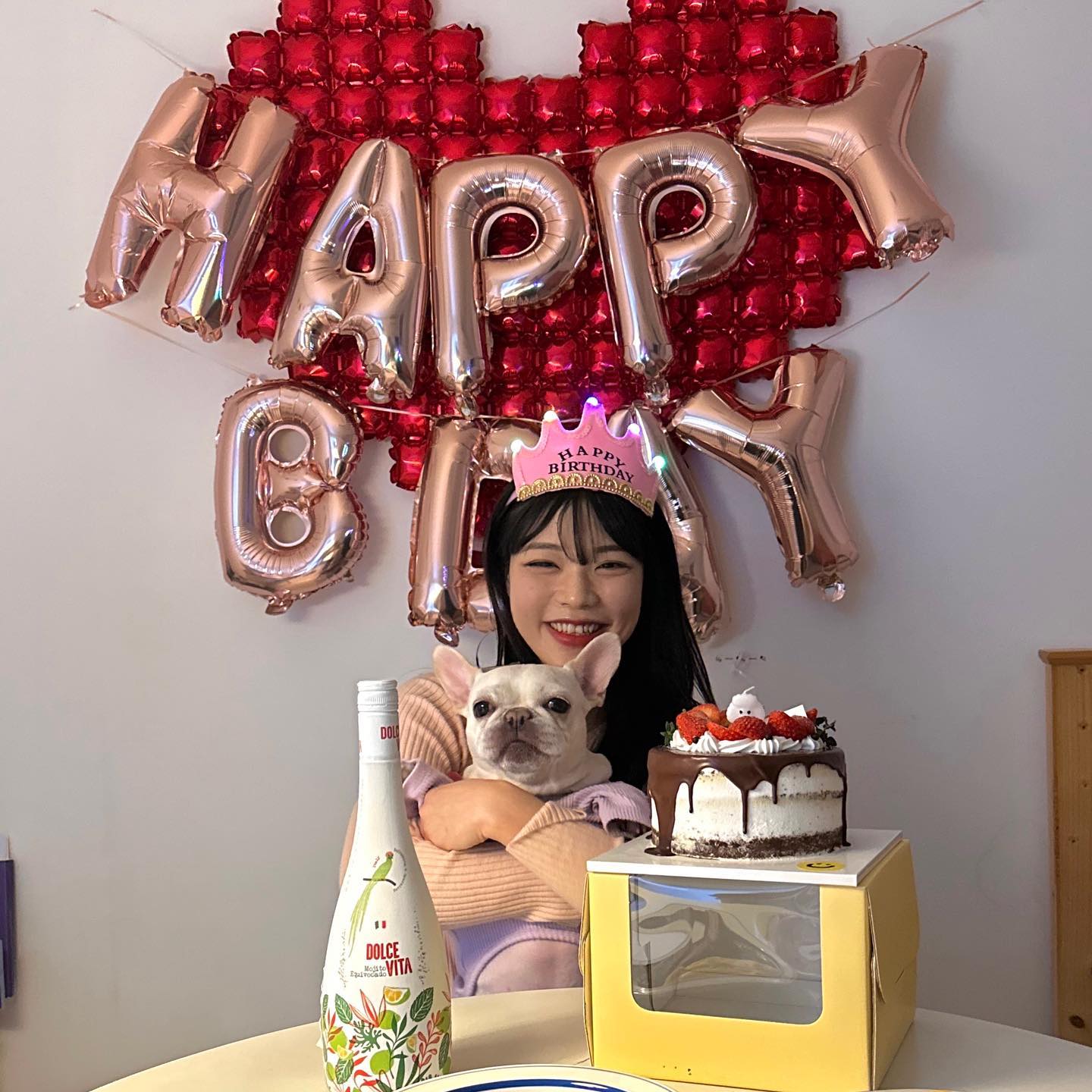 다들 결혼은 딴 놈이랑 할 거면서 내 생일은 잘도 챙겨줬겠다,,,🥳 

작년 말부터 올해 초까지 마음이 와르르였는데
외롭지 않은 한달 간의 생일이었닿ㅎㄹㄹ 

내 인생에 껴들어줘서 너무 고마운사람들💘
끼어들거면 쫌만 더 진하게 얽히면안될런지,,,🤪