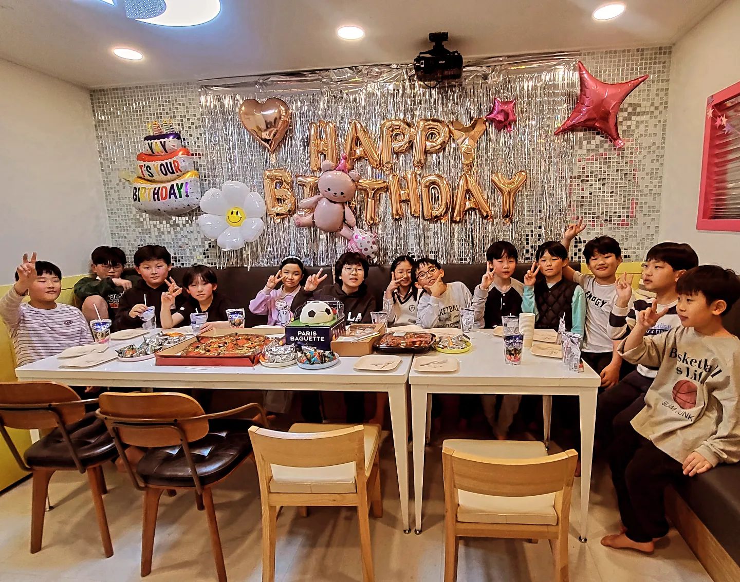 #20240402
.
#울아들생일축하해🎂 
#친구들과함께❤️ #생일파티🎉 
#11번째생일🎂 
.
친구들과 행복한 동심 오래오래 간직해~
#레고덕후 
#레고선물