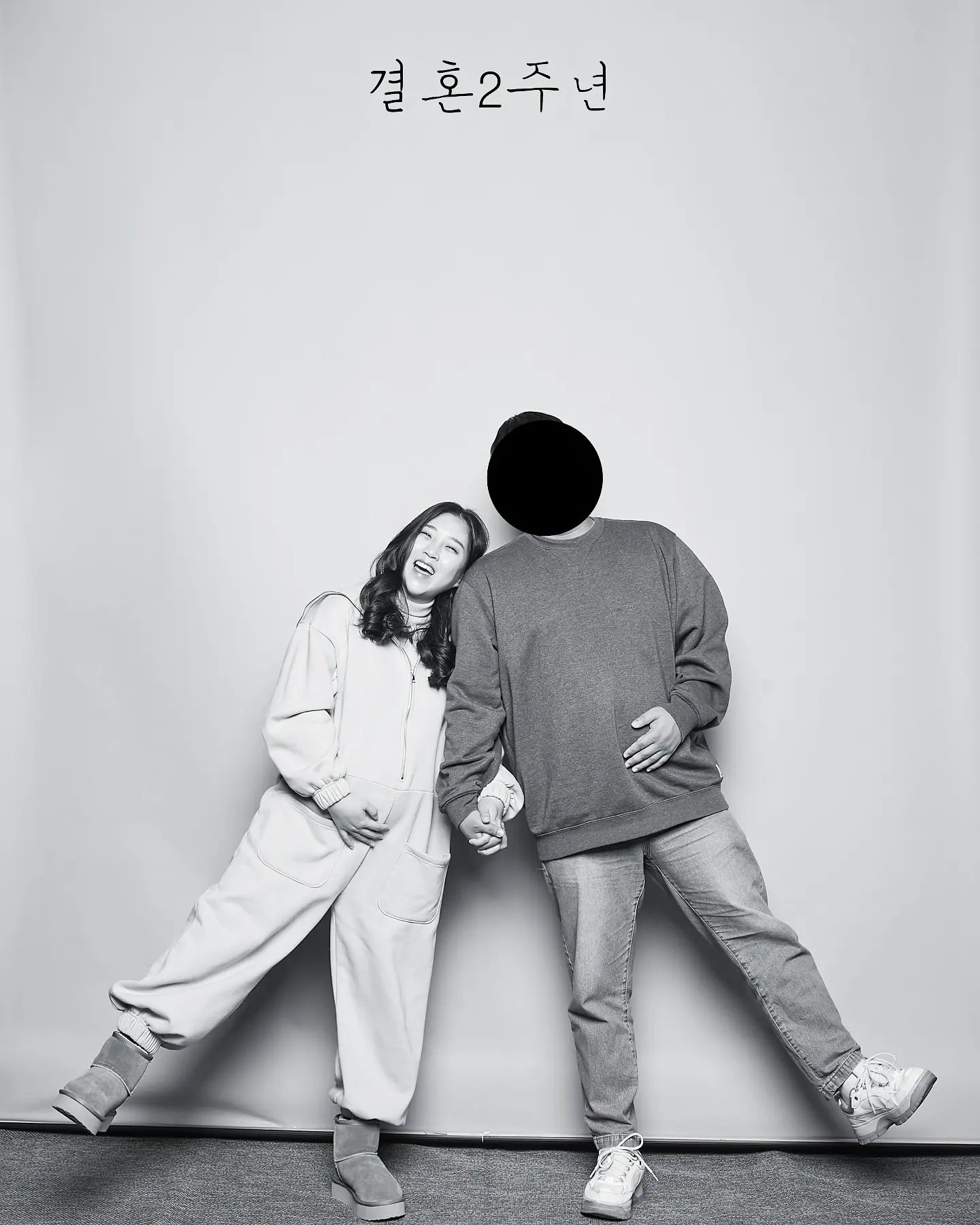 2주년 기념사진❤️

지난 주말에 지났지만
매년 사진을 남기기로 해서
찍고왔찌유❤️

1년 2년째임신
3년은 짜잔이랑❤️

남편이 얼굴 보호
원하니 가려주는걸루

우리 세가족
행복 가득합시당❤️❤️

#결혼2주년 #흑백사진 #남양주아인슈페너
