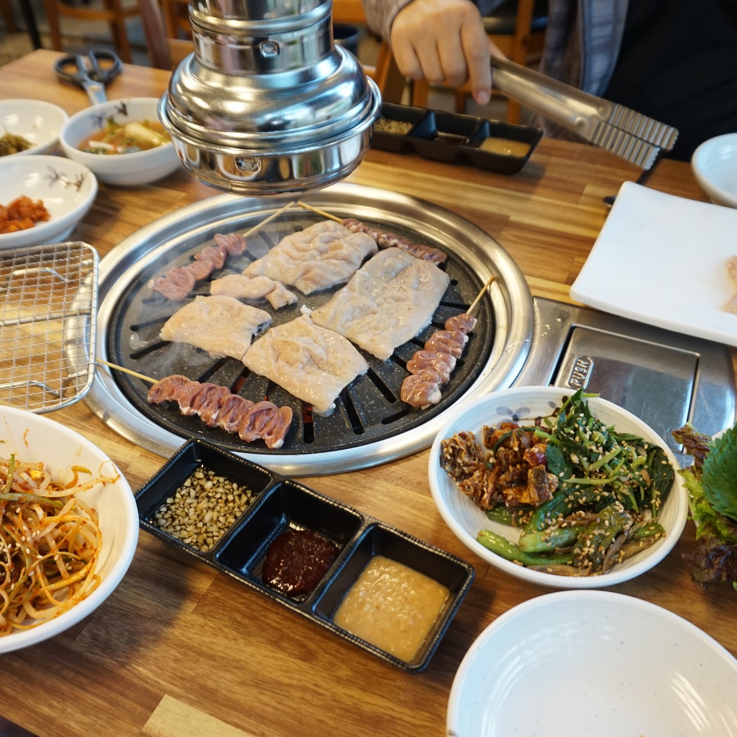 칠곡 막창, 곱창전골 맛집 일막이곱
함지공원 근처라 가족들과 들러 푸짐하게 즐길 수 있어요.
밑반찬들도 정말 맛있네요
#칠곡3지구맛집
#칠곡맛집
#칠곡막창맛집
#칠곡곱창맛집
#일막이곱
#대구북구맛집
#대구칠곡맛집
#맞팔