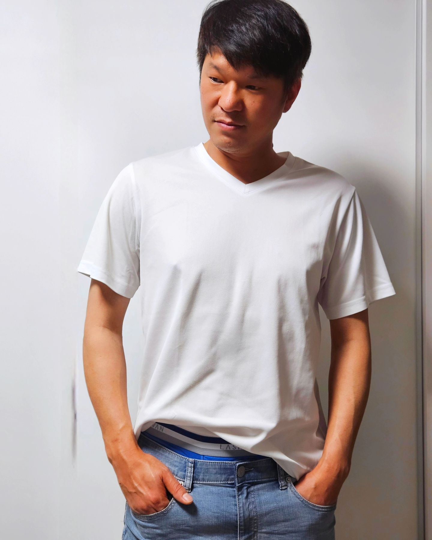 #제품제공
깐깐한 남편
그래서 속옷 사줄때마다 은근 힘들거든요.
항상 편안하고 통풍(?)이 잘되는걸 선호해요.

라쉬반 드로즈는 3D 분리기술을 적용해서
건조도 빠르고 향균 소취기능을 
중소벤처기업부 성능인증을 받았더라고요.

땀도 많은 신랑이라 찝찝함이 확실히 더하고
쾌적하다고 해요.
배출이 안되면 피부병, 부쾌한 냄새 등 문제점이 많은데
그걸 해결해준 느낌이엿답니다.

라쉬반 드로브는 거기에다 실리콘 밴드로
H분리 하여 살끼리 닿지 않아 온도가 올라가지 않고
남성건강 최적온더 33.3도를 유지해줘서
정자 건강에 도움을 준대요!

소재도 자연유래라서 부드럽고
피부자극이 적어 너무 좋아해요
청바지 자주입는 남편이라
길이감이 길어서 살짝 걱정했는데,
말림도 없고 쫀쫀하게 감싸줘 편하다고 하네요.

라쉬반 회원가입은 5,000원 할인해주고
카카오톡 플친 추가시 5% 할인 쿠폰도 발행해줘요!

http://pf.kakao.com/_FpXlu/chat

lashevan_official

#라쉬반 #롱드로즈 #4부드로즈 #5부드로즈 #사계절드로즈 #운동필수템 #운동속옷 #골프드로즈 #스포츠드로즈 #남자팬티 #남자속옷 #남자의온도33.3 #남자속옷추천 #항균팬티 #기능성팬티 #흡한속건 #신혼부부추천