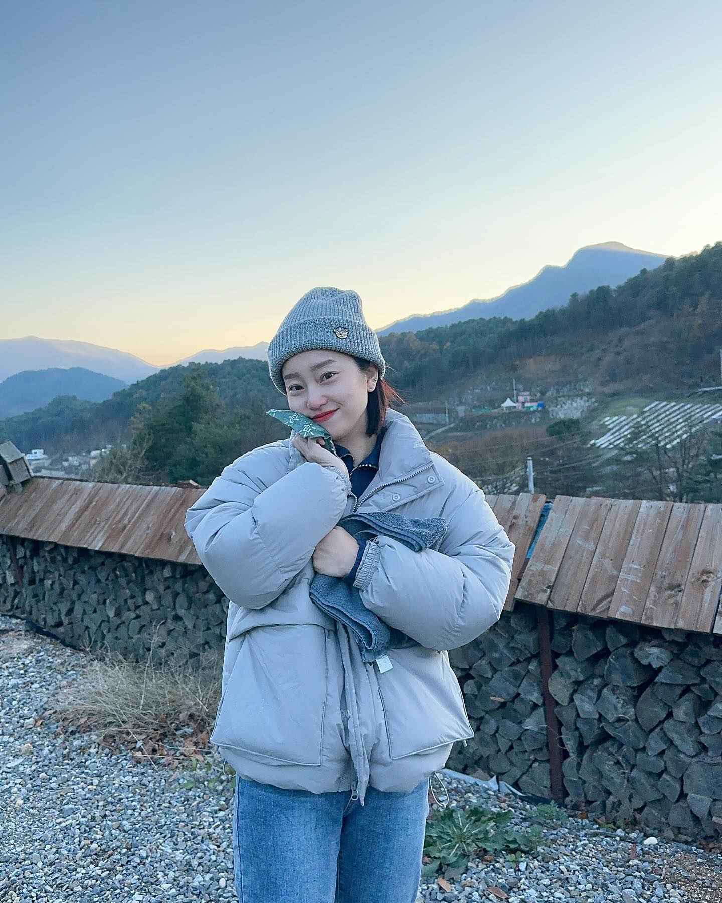 역시 캠핑은 맨얼굴이죠😊 (눈썹은 제외시켜쥬어)
아픈거 아님 건강함.

뽀또 눈감아