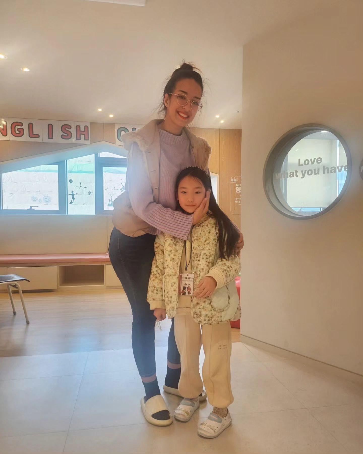 설이가 온트국제학교 홍보대사로 겨울캠프를 
다닌지 벌써 4주차 마지막날이 됬어요 🥹
설이는 너무너무 아쉽다고 하더라구요 .. 
그래서 걱정말라고 여름캠프때 또 온다구 했쥬 ㅎ 

온트국제학교 겨울캠프에서 수영,펜싱,다양한 활동을 
많이 경험 했고 또 영어 학습적인 부분도 방학동안 
다시 잡을 수 있어 좋았던거 같아요 ! 

나이스했던 suzy담임쌤,그리고 같은반 친구들 
만나게 되서 너무 좋았고 여름캠프때 또보자고 
설이가 적어달라 하네요 😊

온트국제학교 2차겨울캠프도 진행되고 
지금 상담중이니 어서 고고 하세요 🖤

잠시 안녕 ont_international_school 

#청라국제학교#청라국제학교겨울캠프#겨울캠프#초딩겨울방학
#영어캠프#국제도시#청라맘#영어겨울캠프#온트국제학교