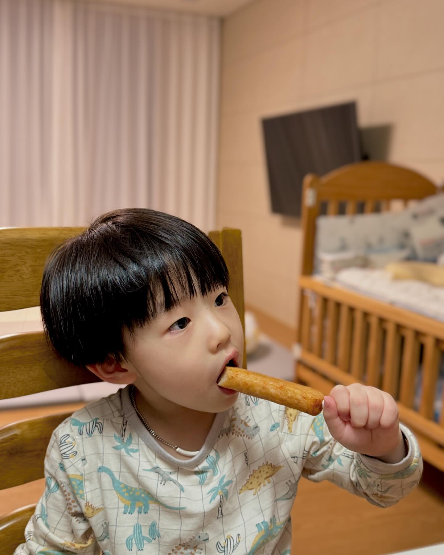 #제품제공 ❛ 효성어묵 ❜
🍢어묵 좋아하는 우리 모자, 집에서 맘껏 어묵 즐기기!!
효성어묵 중에서도 치즈어묵바, 야채찐어묵바, 감자베이컨바
그리고 어묵탕을 주문해 먹었어요😋
🍢🍲바로 되어 있어 전자렌지에 데워 잡고 먹기 편하고,
오늘같이 비오는 날 어묵탕은 너무 좋은 간식이자 식사대용이자 술안주이죠.
➿다양한 할인이벤트와 사은품 증정 이벤트
➿‘특별할인이 왔나 봄’ 이벤트로 캠핑용 어묵 15% 할인 구매가능
➿일하는 엄마들을 위한 ‘심야타임쿠폰’ 활용가능
➿HACCP 인증으로 안심하고 먹는 깨끗한 어묵
➿SINCE1960 효성어묵, 3대를 잇는 부산전통어묵
➿갬핑시즌 아이들 인기메뉴 어묵꼬치
➿부산여행에서 맛볼 수 있는 물떡을 효성어묵 ‘꼬치는 물떡’으로 맛보세요.
➿3대를 잇고 있지만, 세월이 흘러도 변함없이 맛있게!
-
-
-
-
hsfishcake #부산어묵맛집 #부산어묵택배 #부산어묵탕 #부산어묵 #효성어묵 #어묵추천 #캠핑음식 #아이들간식 #술안주 #어묵맛집