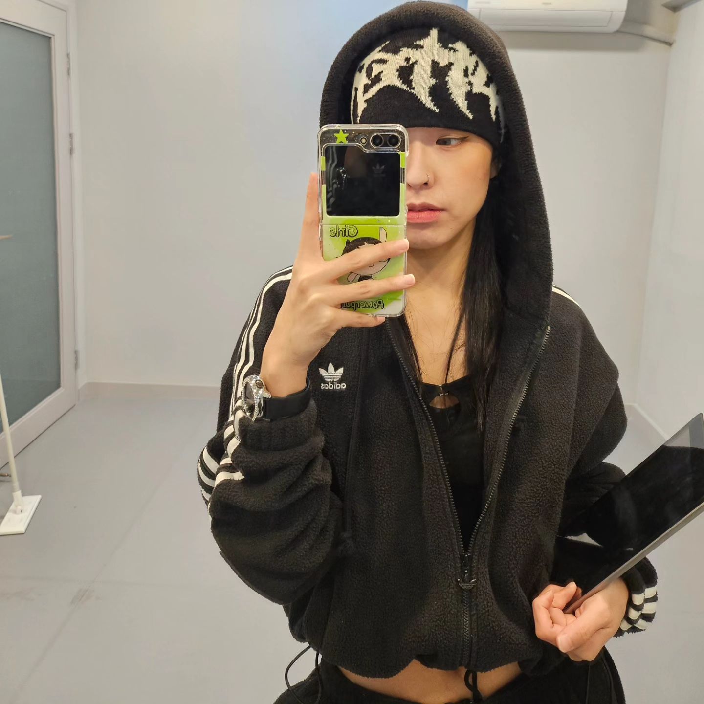 누가 내 볼따구에 알사탕 좀 빼죠라 ~