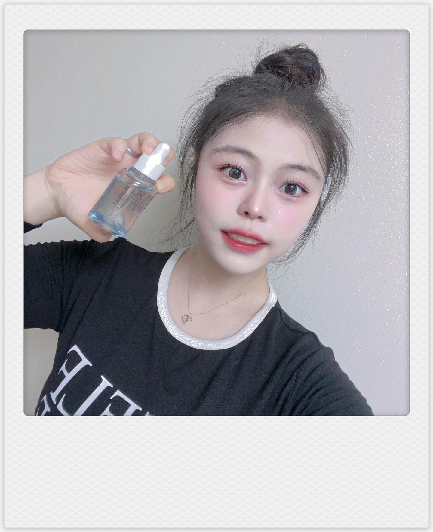 #협찬 
스킨케어를 해도 속도 건조하고 피부도 건조해서 계속 크림이 덧발랐었는데 피부 전문 유튜버 민동성이 직접 개발에 참여한 제품인 메디필 물톡스 앰플을 사용하고 나서 크림이 계속 덧바르지 않아도 전혀 건조함을 느끼지 못했어요!!🫶🫶

한국 콜마 최초 144시간 20겹 보습 임상에 성공한 ”진짜 수분“물톡스‼️

전혀 바르고 나서 끈적거리지 않아서 좋고! 자연스럽운 광이 싸악 올라와서 피부표현이 이뿌게된다는 점🤍 너무 마음에 들었어요💓또한 모공이 정말 신경 쓰였었는데 모공 타이트닝 효과도 있어서 너무 만족스러웠답니당

메디필 물톡스가 올리브영에 출시 되어있으니 저처럼 속건조 때문에 건조하신분들은 꼭 이 제품 써보시라구 추천해드리고 싶네여!

#스킨이데아 #메디필 #medipeel #물톡스앰플 #히알루론산앰플 #진짜수분 #올리브영 #메디필앰플 #물톡스 #올리브영앰플 #모공앰플 # 수분앰플 #메디필히알루론산 #올리브영추천템 #동그라미히알루론산 #메디필히알루론산레이어앰플 #메디필물톡스앰플 #모공타이트닝앰플 #올리브영수분앰플 #민동성앰플 #민동성물톡스 #올리브영앰플추천 #민동성물톡스앰플 #올영세일 #kskincare #kbeauty #홈케어