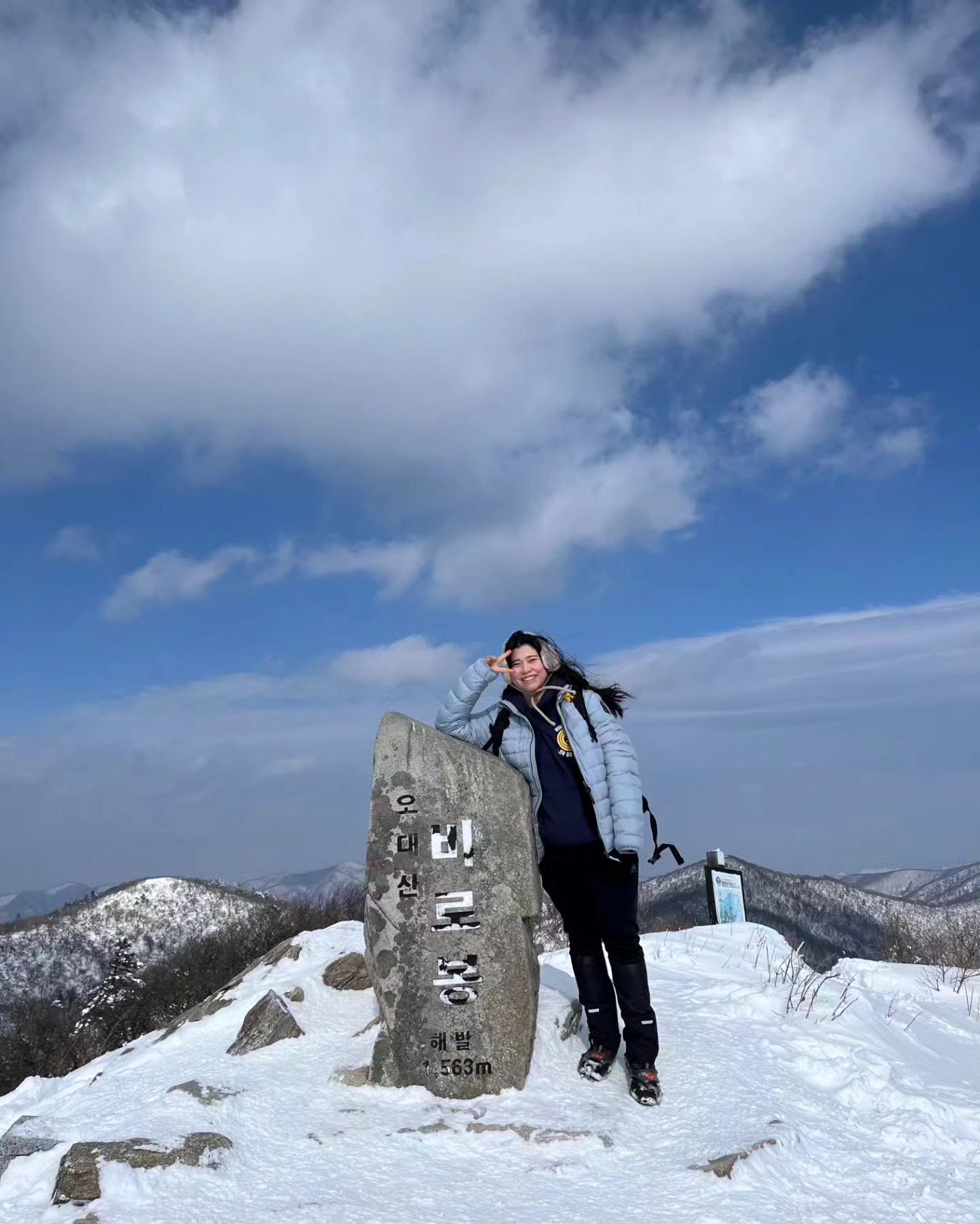 산타고🏔 별보고⭐️ 여행 대대대대성공!
발왕산 산방기간이라 급 오대산으로 변경했지만 설산은 어디든 언제봐도 예쁘고 안반데기도 수많은 별로 황홀 그 자체💕
오늘도 나랑 놀아줘서 고마워어어어🤩😍

#오대산 #설산 #안반데기 #별구경 #산타고 #별보고 #등산 #등산스타그램