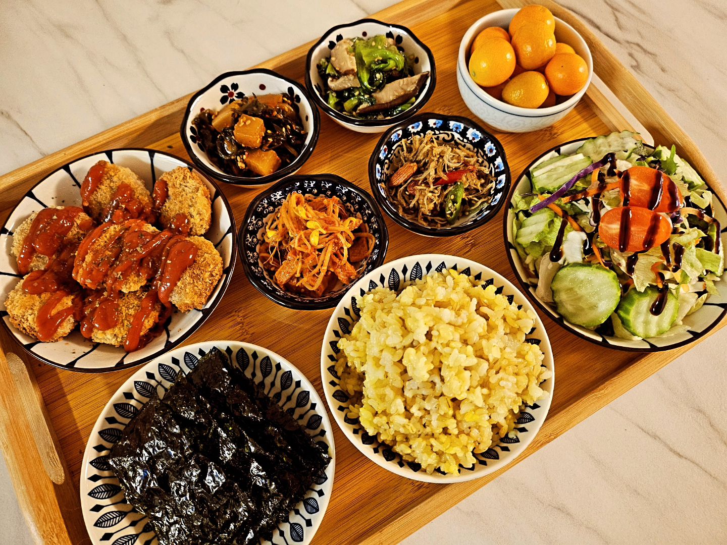 🍽

읏츄🤧

#저녁밥 #저녁밥상 #저녁메뉴 #상차림 #밥상스타그램 #밥상 #오늘뭐먹지 #오늘의메뉴 #샐러드 #조미김 #꼬마돈까스 #김치지짐 #어묵콩나물볶음 #청경채버섯볶음 #견과류멸치볶음 #금귤