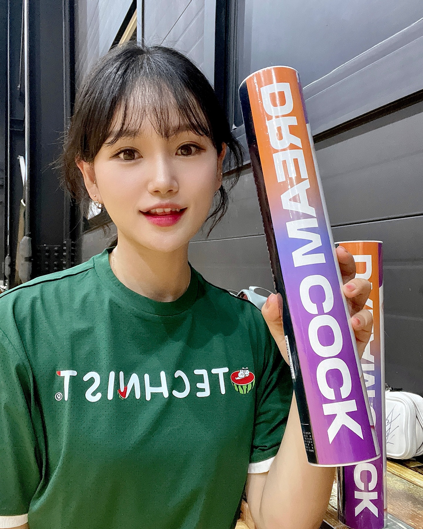 technist x dream_cock_ 
수박티 입고 달려간 야간운동🍉✨
드림콕과 함께 #오운완 

운동가려던 찰나에 도착한 택배.
따끈따끈한 신상티 입고 화성으로 달려가찌용🥴
뒷모습이 포인트되서 넘 귀여운 수박티♥️
올 여름 마구 꺼내입을 각🍉🍉🍉

✨#셔틀콕 #드림콕 #독도 
✨#배드민턴복 #테크니스트 #리_블라썸 

.
.

#배드민턴 #badminton #แบดมินตัน #cầulông #yonex #technist #バドミントン #羽毛球 #бадминтон #🍉