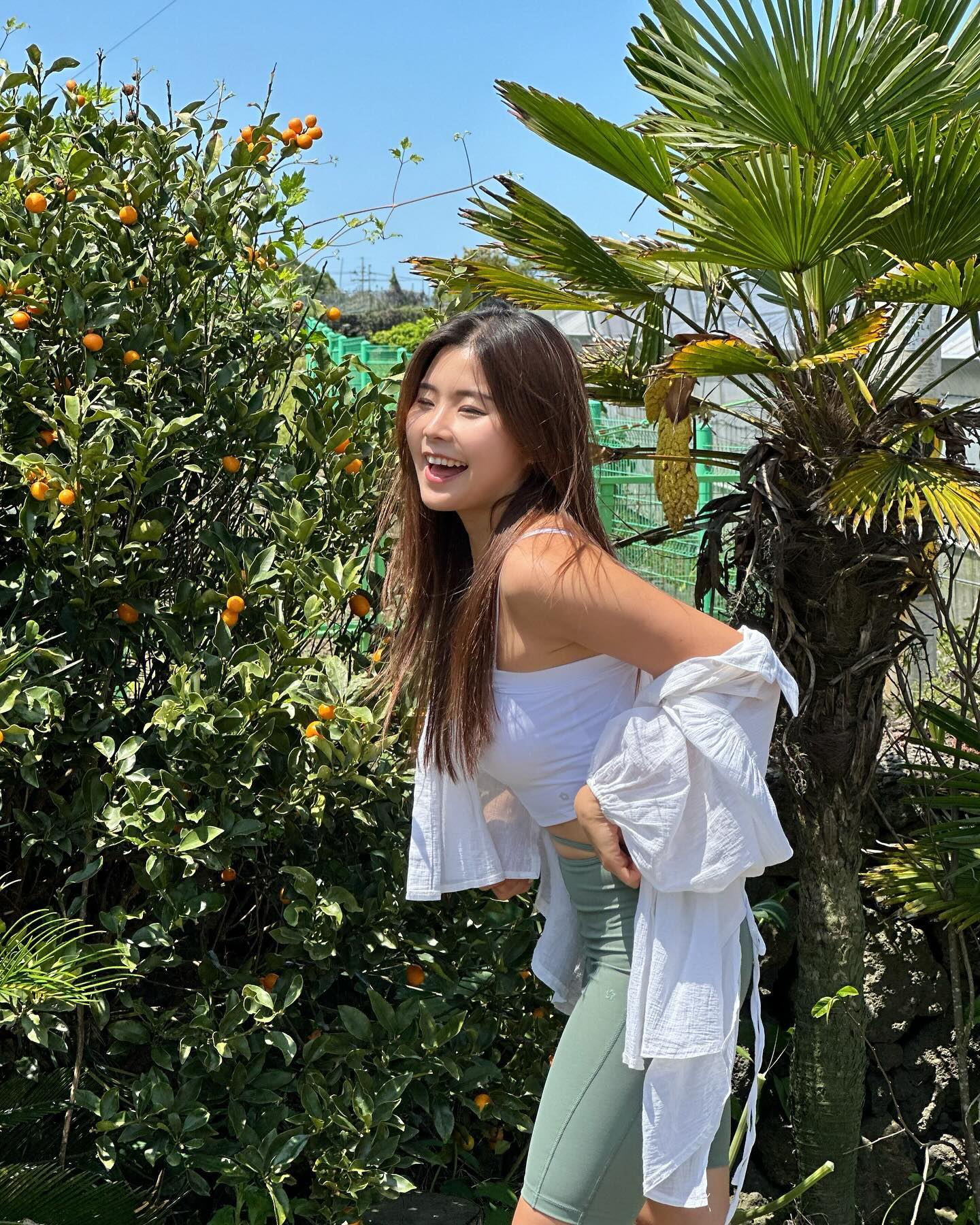 #협찬 mulawear_kr 

아직 여름도 안됐는데 나왜 쌔까매?🤣
이왕 이렇게 된거 뮬라웨어랑 건강미 넘치는 제주여행🍊
편한게 짱이다🫶🏼
.
.
.
.
.
.
.
#뮬라웨어 #스타일가이더 #스타일리시 #애슬레저 #스타일링 #바이커쇼츠 #바이커레깅스 #레깅스 #레깅스코디 #쇼츠레깅스코디 #바이커레깅스코디 #레깅스패션 #제주여행 #제주도 #제주 #제주도가볼만한곳 #오오티디