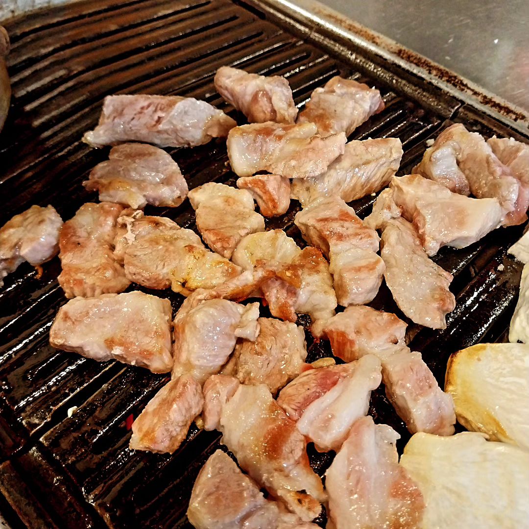 상록수역 근처에 연탄구이 맛집이에요
시원한 김치말이 국수와 함께 먹는 주먹고기 맛이 일품입니다👍
입에서 살살 녹는 #주먹고기 추천해요💯

#돈방석연탄구이#안산상록수역맛집#안산본오동맛집#상록수맛집#상록수역고기집#상록수역삼겹살#본오동고기집#본오동삼겹살#안산맛집#본오동맛집#상록수역맛집