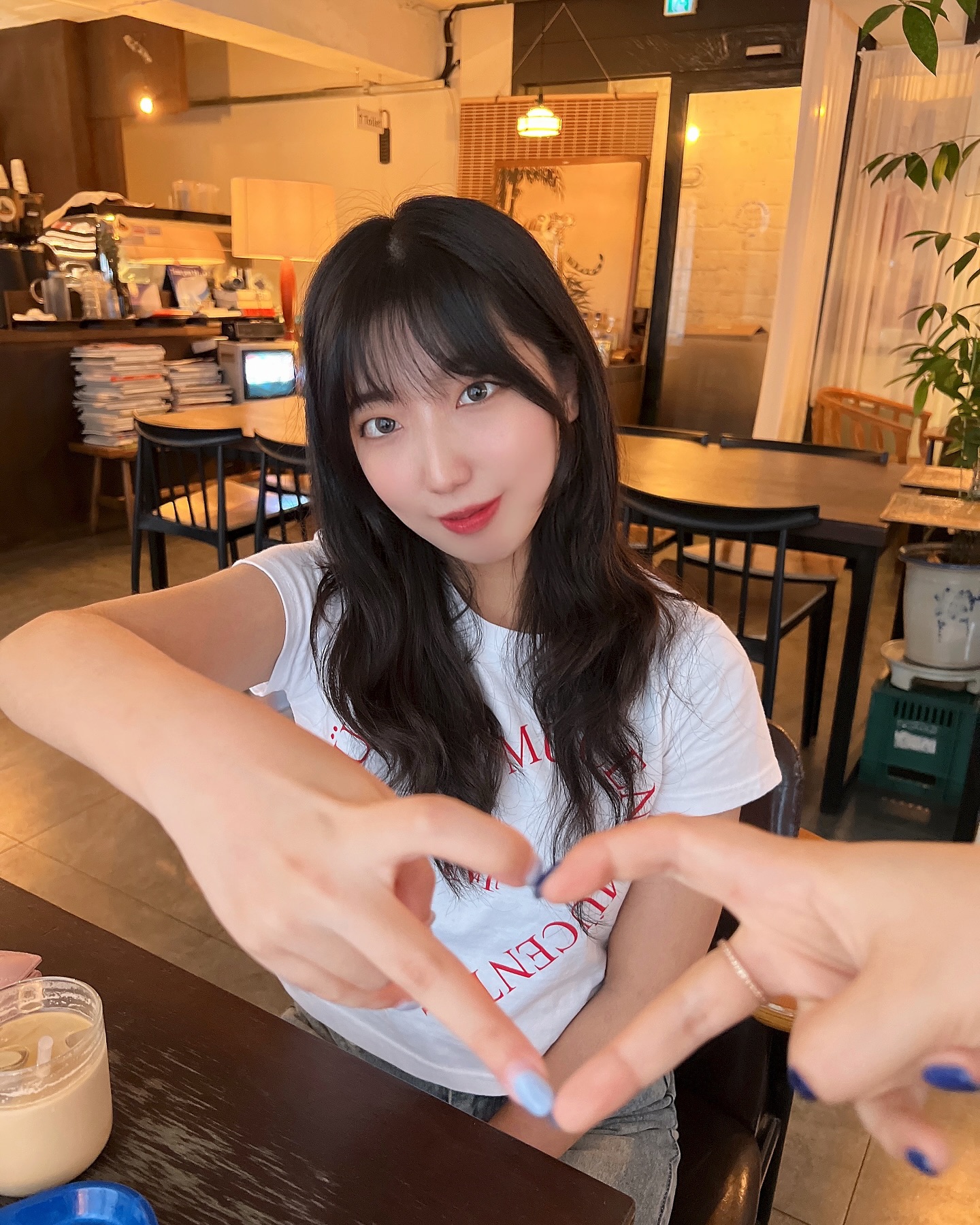 요즘 유행하는 포즈라길래(?)🫶🏻
+1년만에 앞모리 싹뚝 ✂️