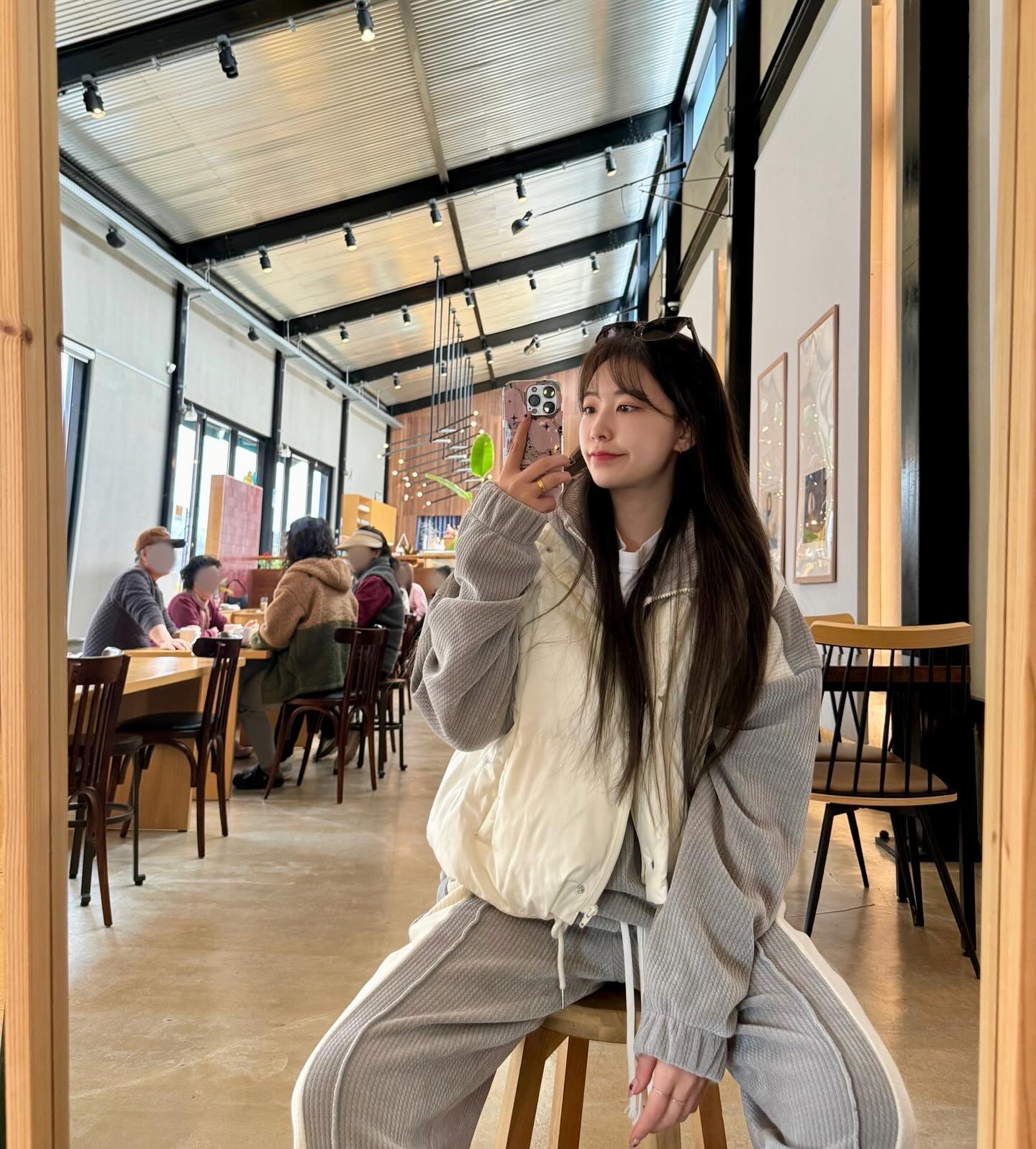 다음엔 어딜 놀러갈까나~?🚗
-
따뜻하고 넘넘 편한 남녀공용 트레이닝복
ifso___ 💖