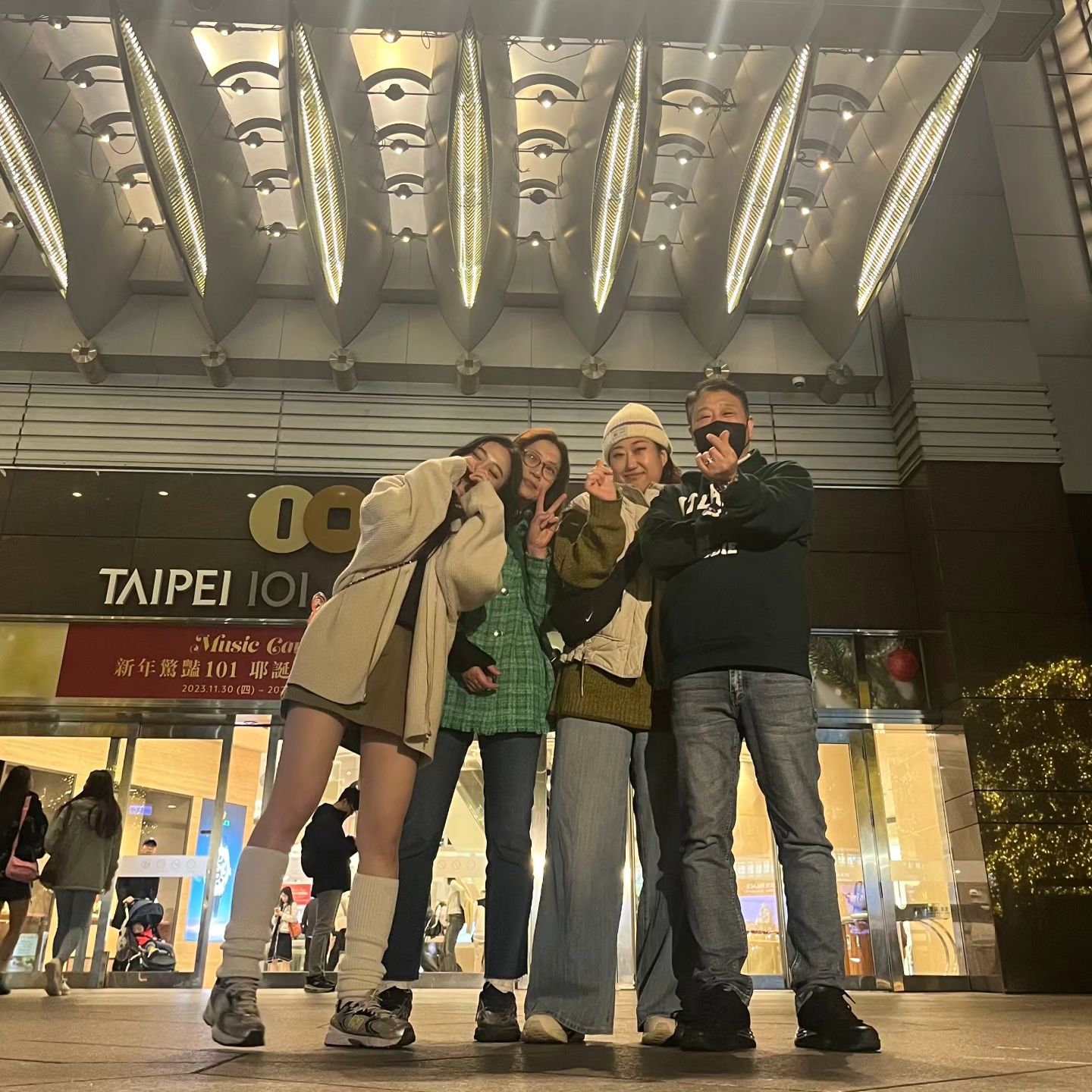 정말 오랜만에 여행 다녀왔어요!
25일~27일 크리스마스에 맞춰서 대만 여행을 다녀왔답니다!^^
여행의 첫날인 25일은 타이베이101몰에서 놀았어요
천천히 사진 풀어보겠습니다❤️
