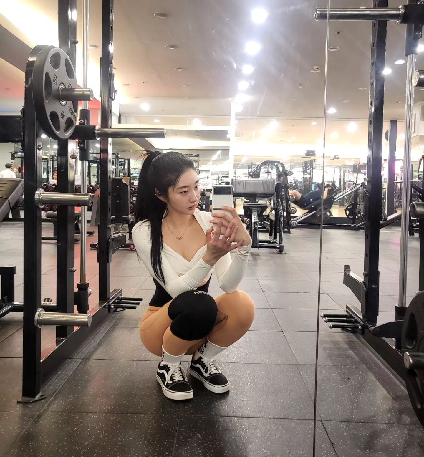 머리기장이 길었다는 걸 머리 풀었을 때 보다 묶었을 때 더 실감하게 되는데 원래 반대 아닌가?🤔

요즘 너무 습해서 교통사고 후유증 + 염증으로 아픈 무릎이 더 아픈거같아서 요즘 무릎 보호대 안차고 운동하기 너무 힘들더라구요
그래도 운동은 포기 못하니 무리가 되지 않을 정도라도...ㅎㅎ

✏️오늘의 TMI
범죄도시4 개봉했다는데 이번에도 혼영 도전?!
같이 볼 사람이 없다...😢

🚫 보신 분 계시면 스포 금지 🚫